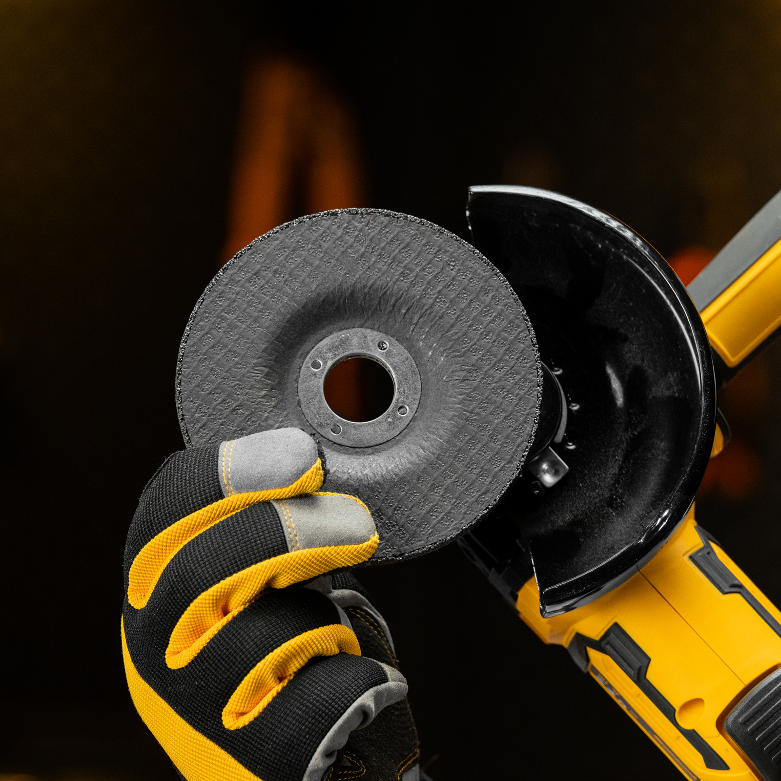 Круг шлифовальный по металлу, 115 х 6,0 х 22,2 мм, A24QBF// Denzel