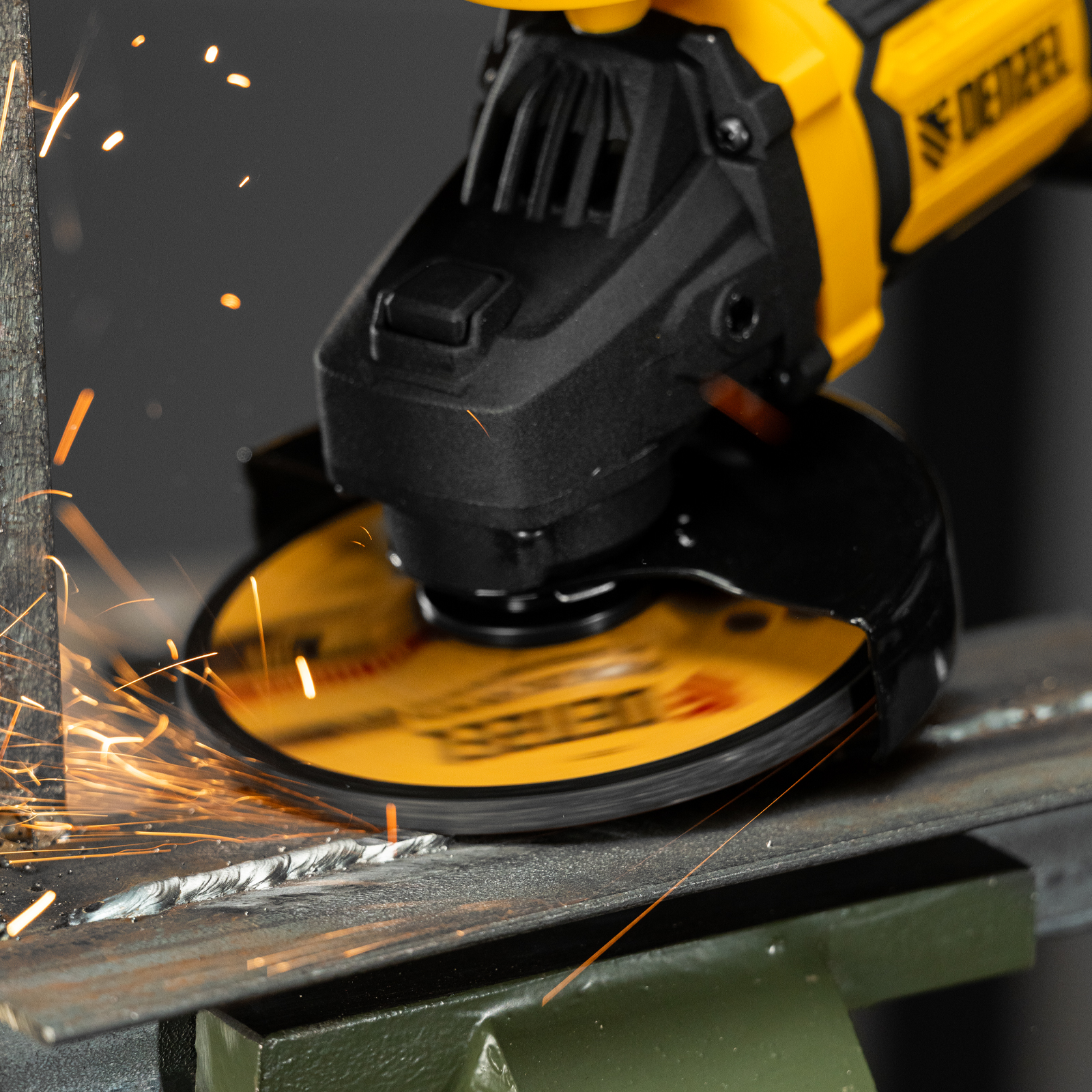 Круг шлифовальный по металлу, 125 х 6,0 х 22,2 мм, A24QBF// Denzel