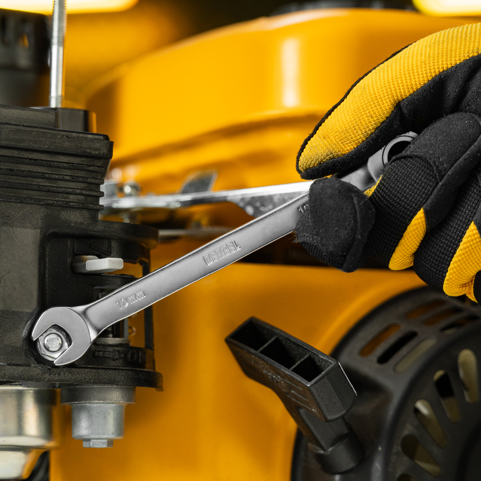 Ключ комбинированный трещоточный, 10 мм, CrV, матовый хром Denzel