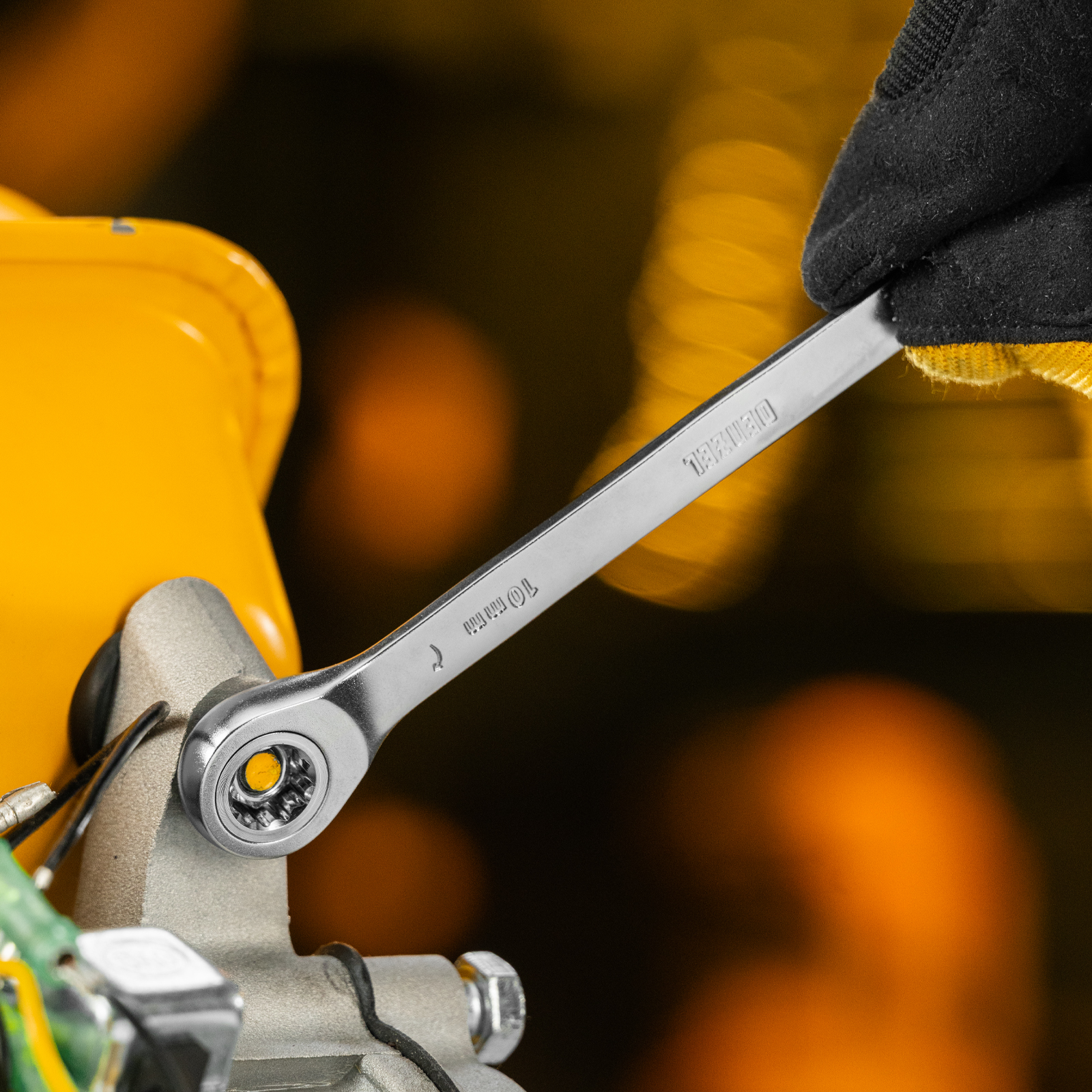 Ключ комбинированный трещоточный, 10 мм, CrV, матовый хром Denzel