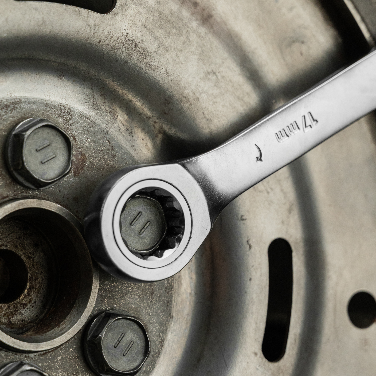 Ключ комбинированный трещоточный, 17 мм, CrV, матовый хром Denzel