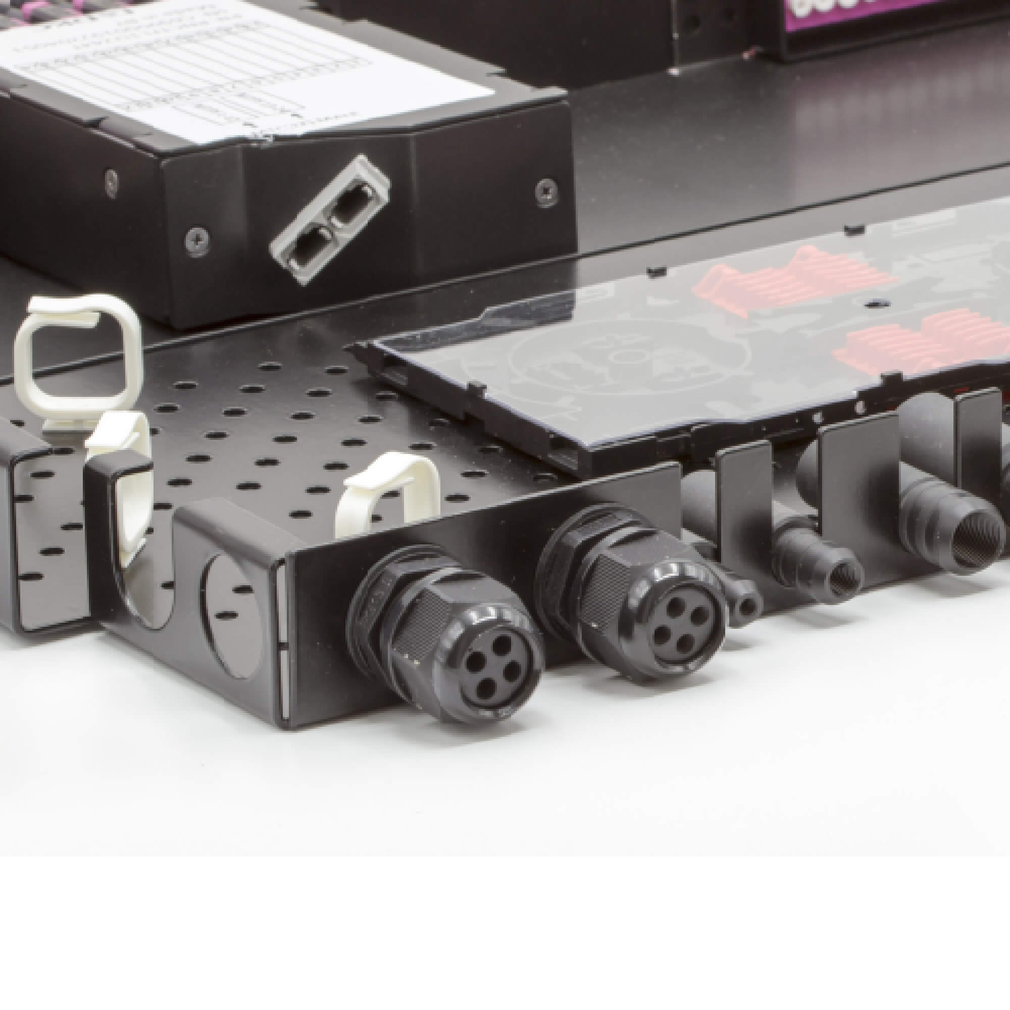 Оптическая патч-панель для установки 4 претерминированых кассет или адаптерных планок, 1U, черная