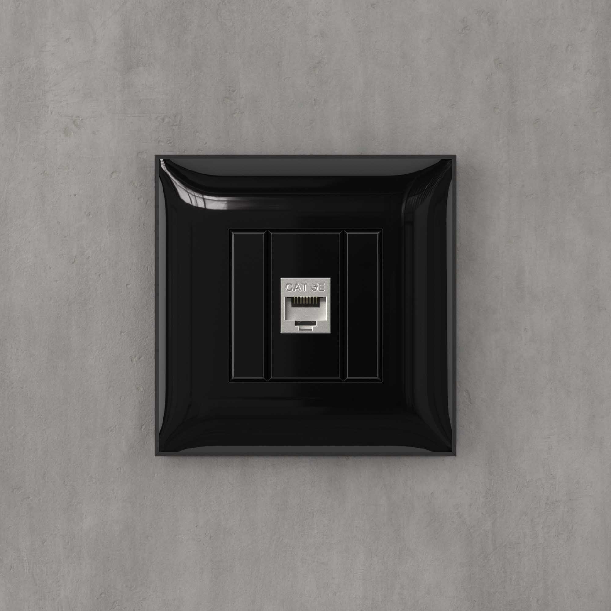 Компьютерная розетка RJ-45 без шторки в стену, кат.5e одинарная экранированная, "Avanti", "Черный квадрат"
