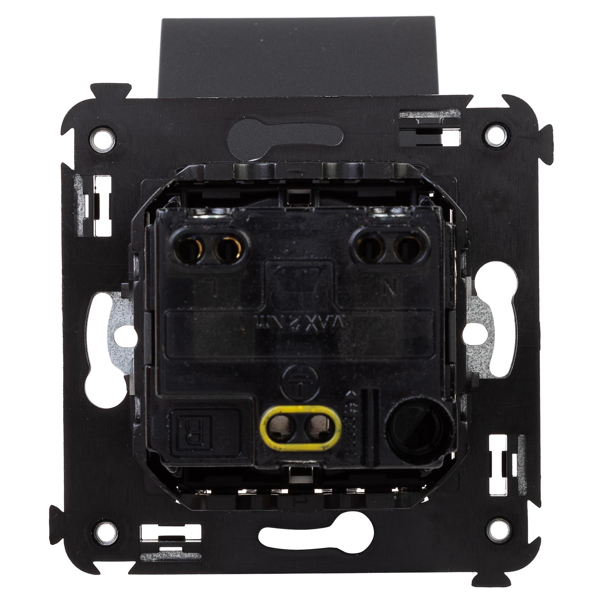 Розетка с крышкой в стену, 2P+E, с з/ш, "Avanti", "Черный матовый"