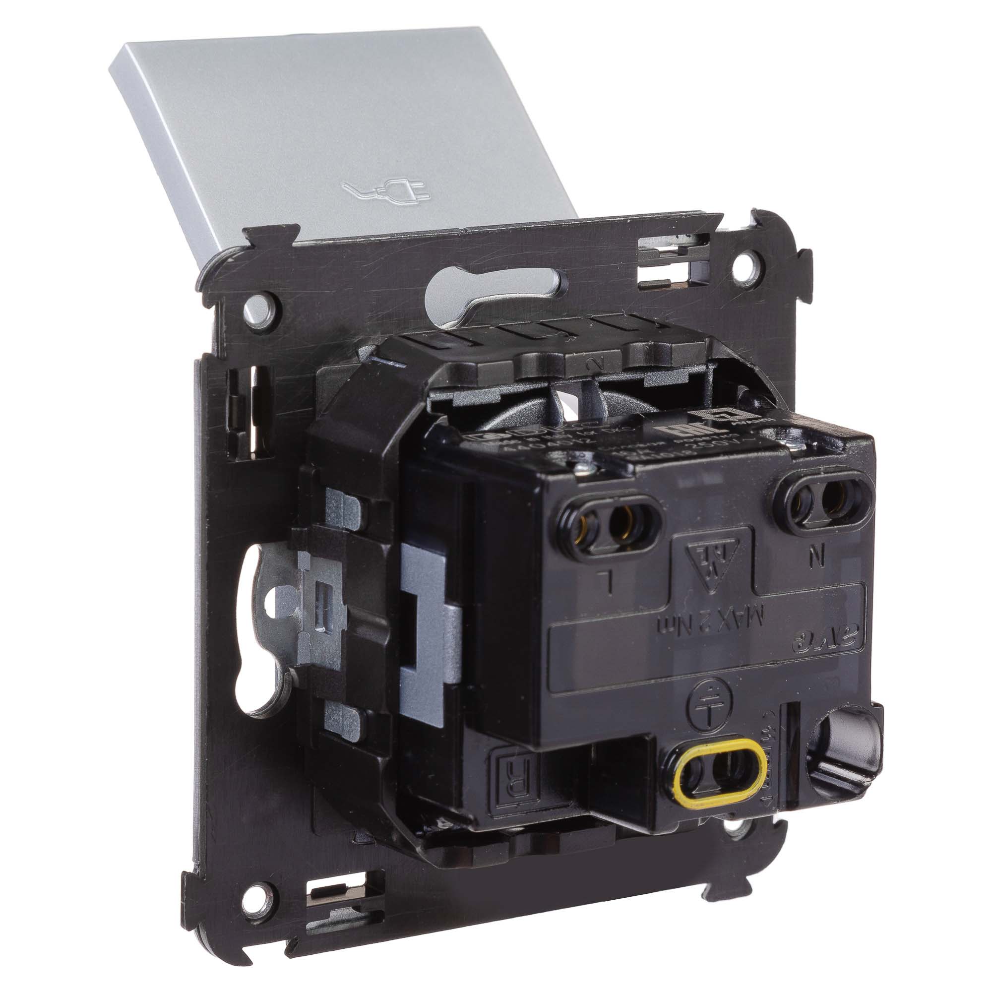 Розетка с крышкой в стену, 2P+E, с з/ш, "Avanti", "Закаленная сталь"