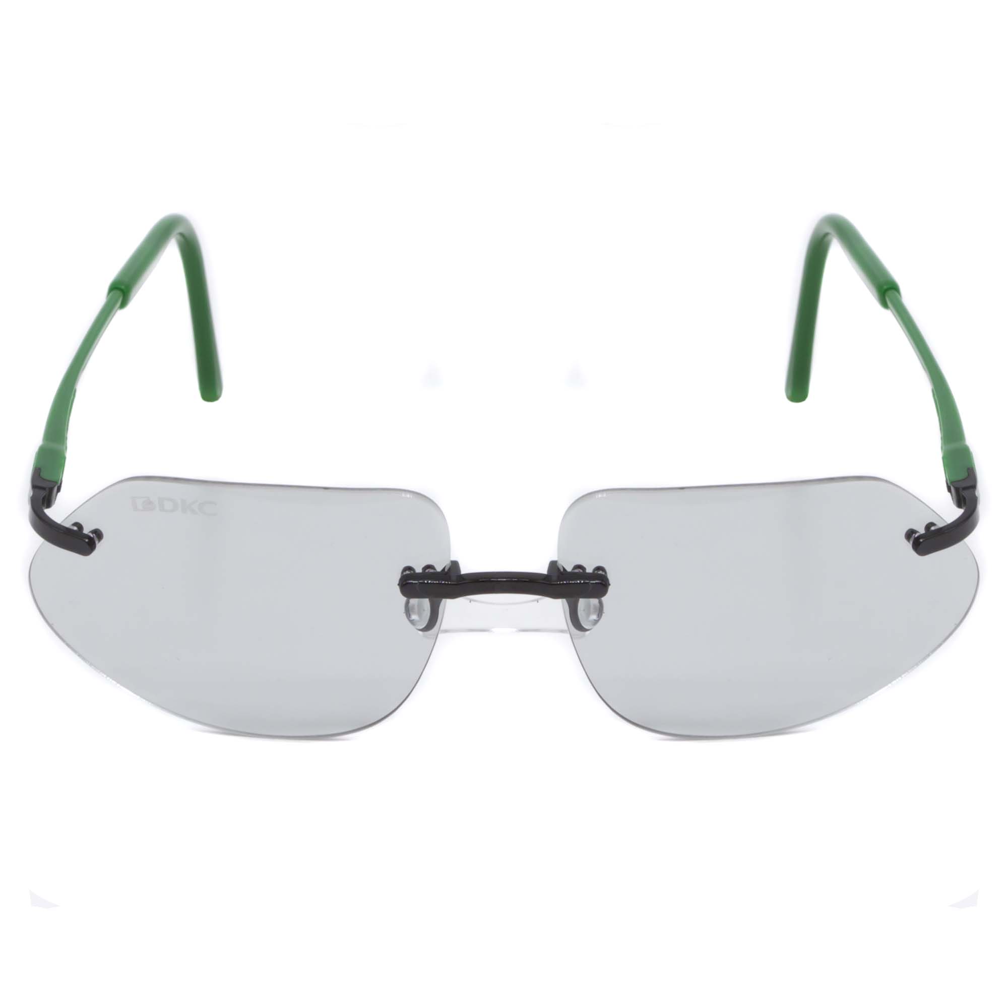 Спортивные очки с зеленым классическим заушником