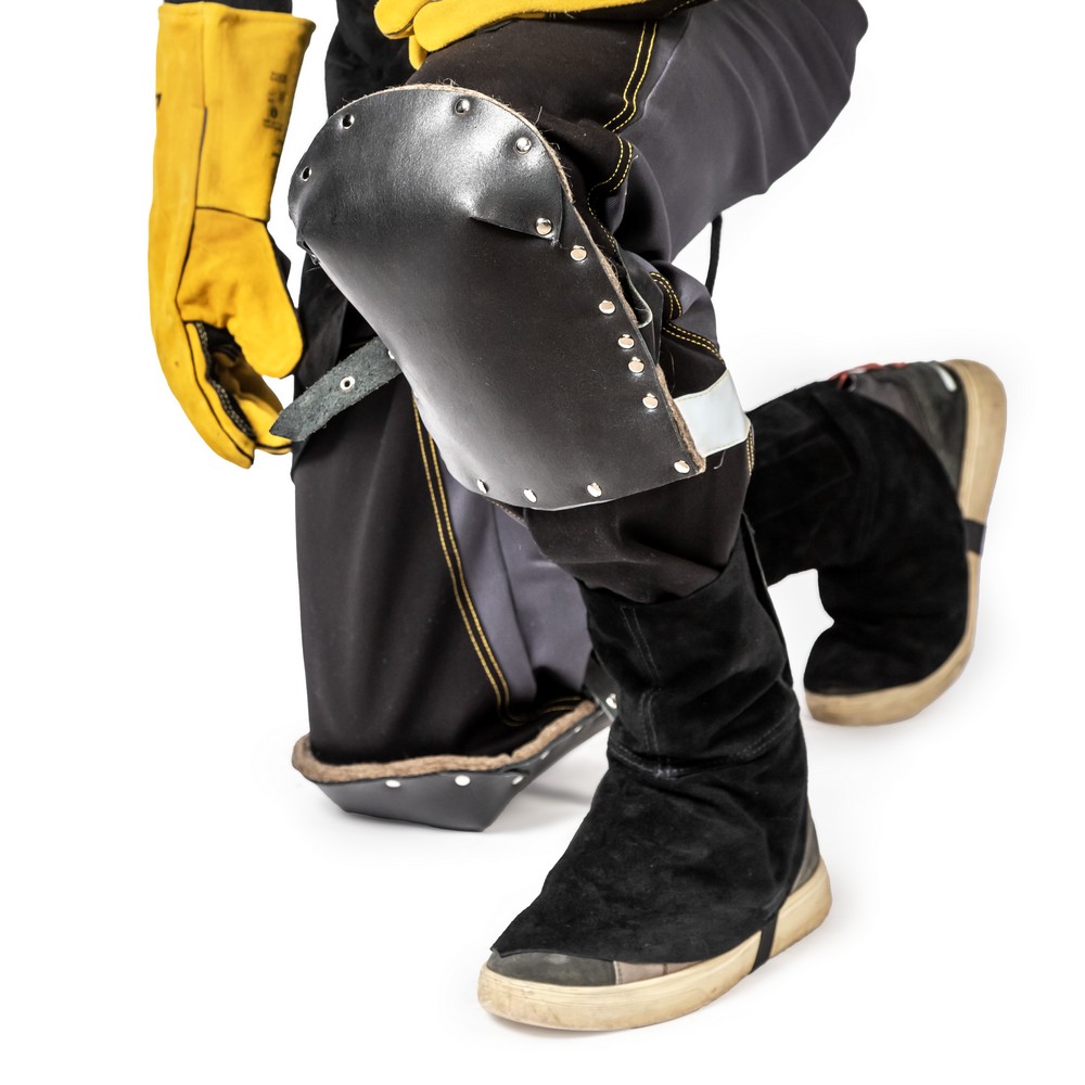 Наколенники из кожи