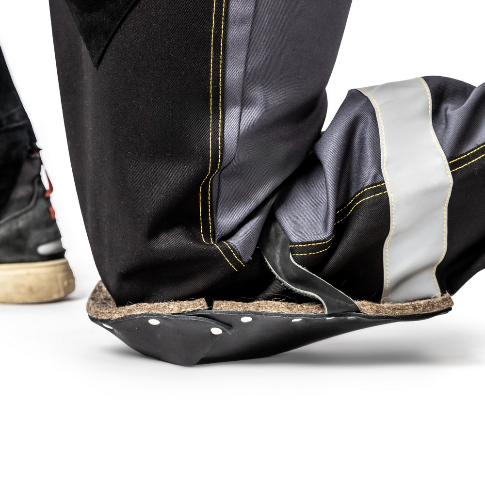 Наколенники из кожи