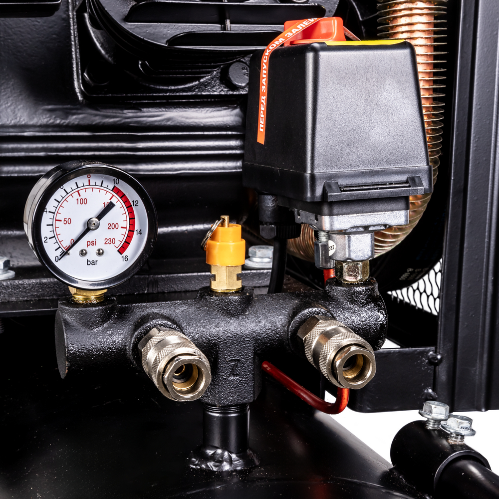 Компрессор масляный ременной AEROMAX 700/150