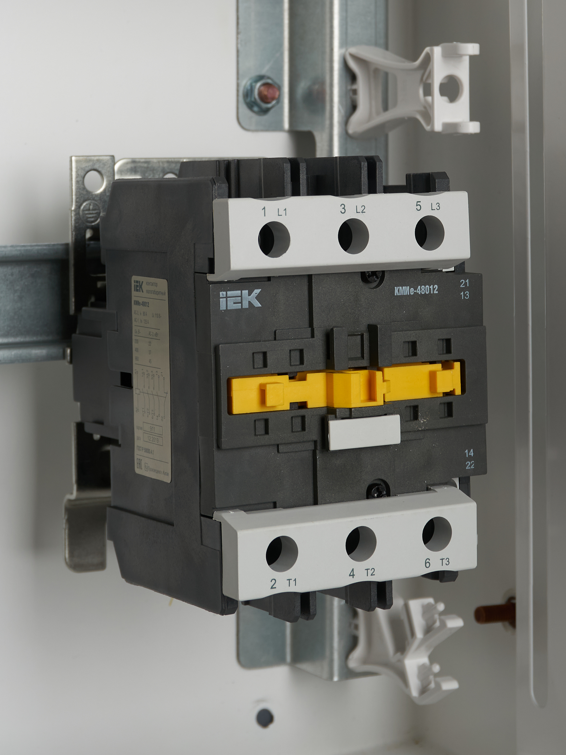 Контактор КМИе-48012 80А 110В/АС3 1NO;1NC GENERICA