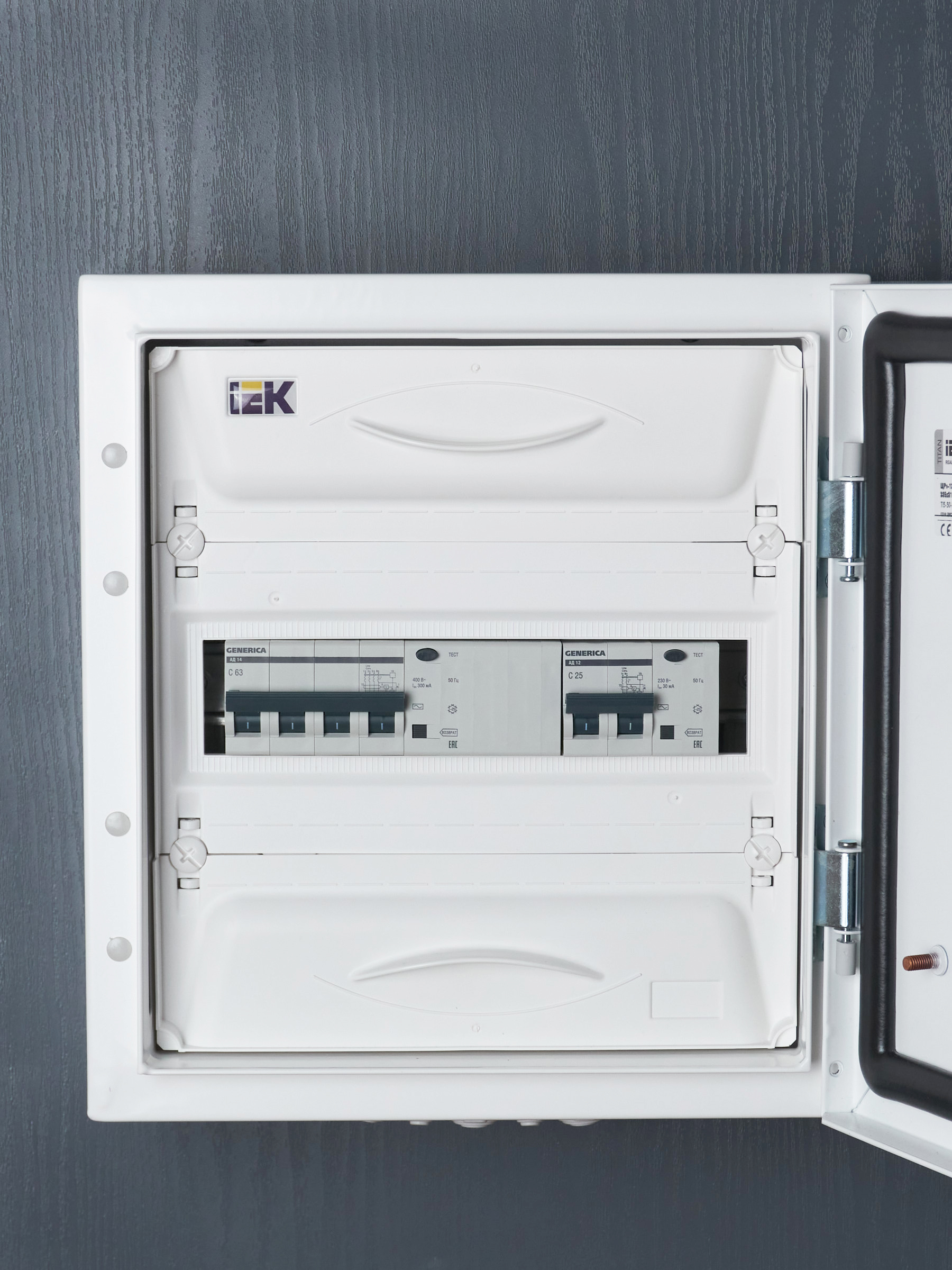 Дифференциальный автоматический выключатель АД14 4Р 63А 300мА GENERICA