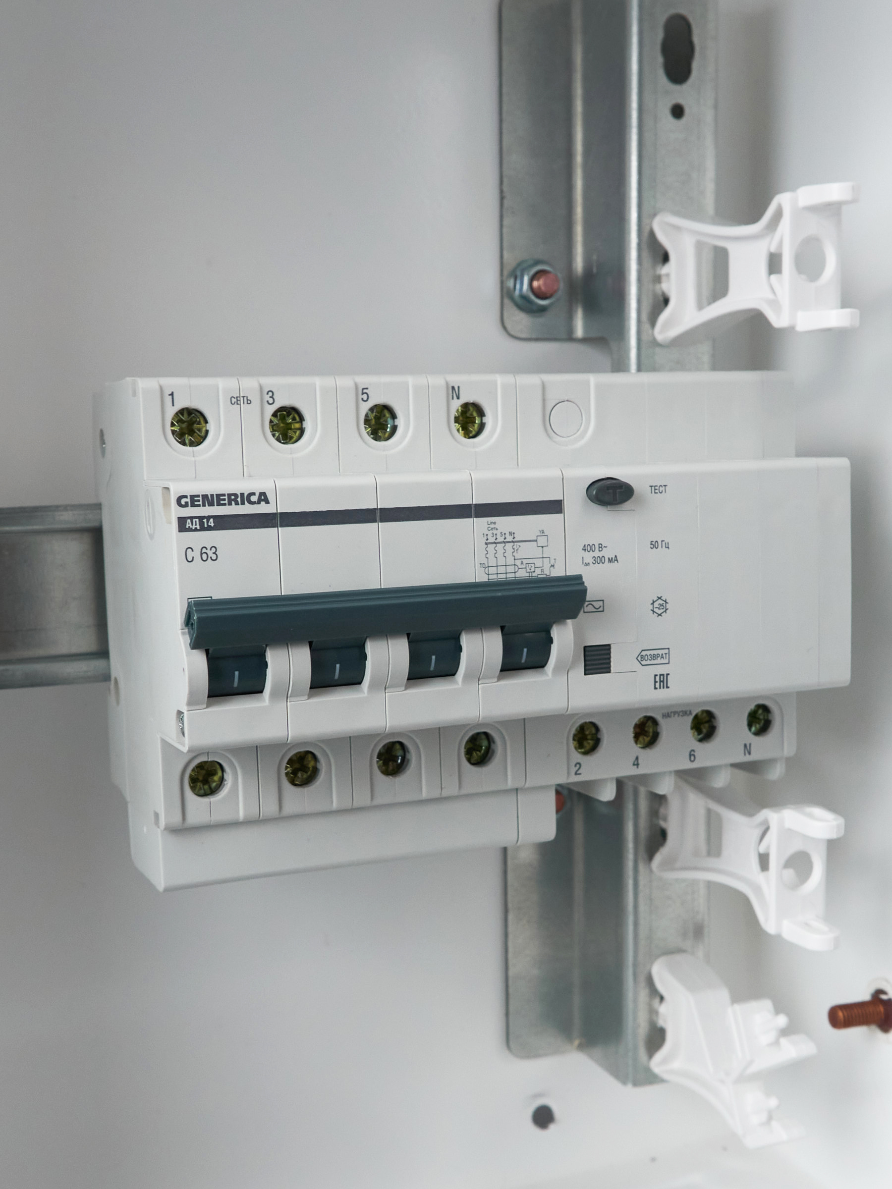 Дифференциальный автоматический выключатель АД14 4Р 63А 300мА GENERICA