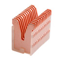 Дугогасительная камера из 13 стальных пластин для эффективного гашения дуги.