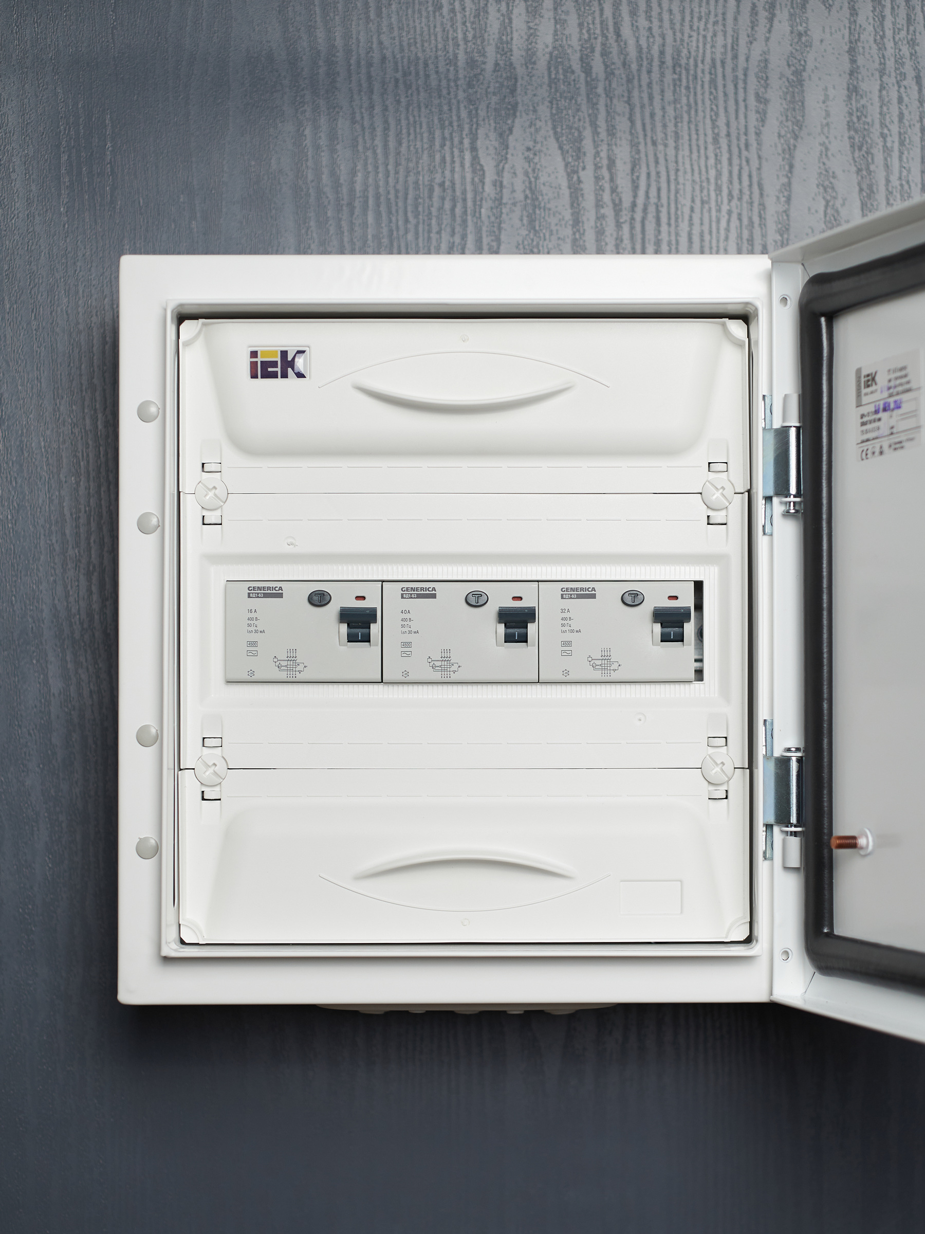 Выключатель дифференциальный (УЗО) ВД1-63 4Р 32А 100мА GENERICA