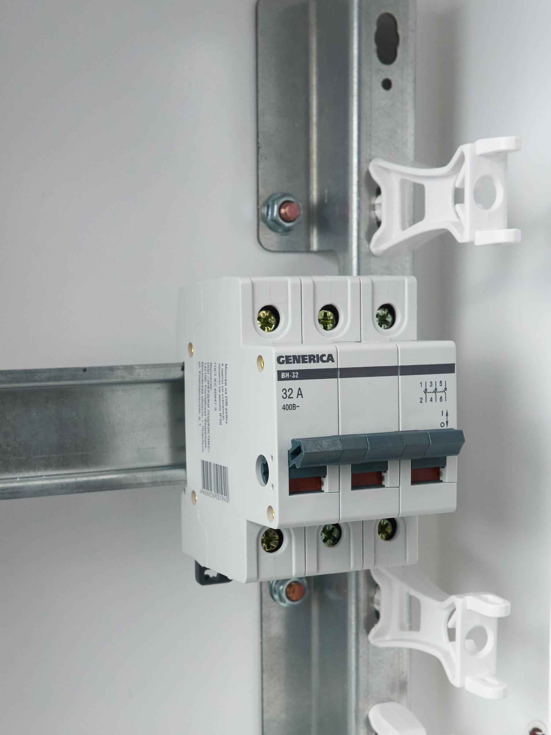 Выключатель нагрузки (мини-рубильник) ВН-32 3Р 32А GENERICA