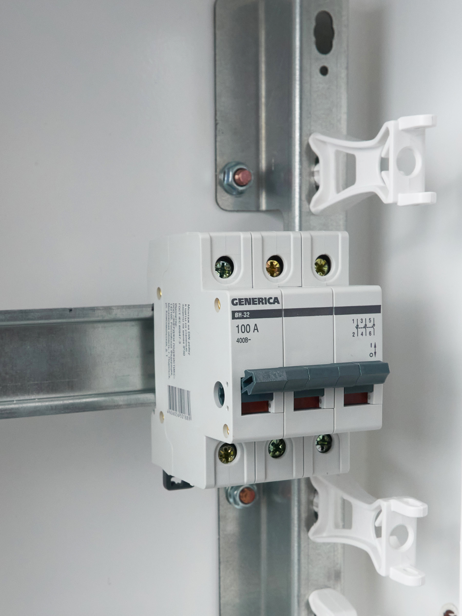 Выключатель нагрузки (мини-рубильник) ВН-32 3Р 100А GENERICA