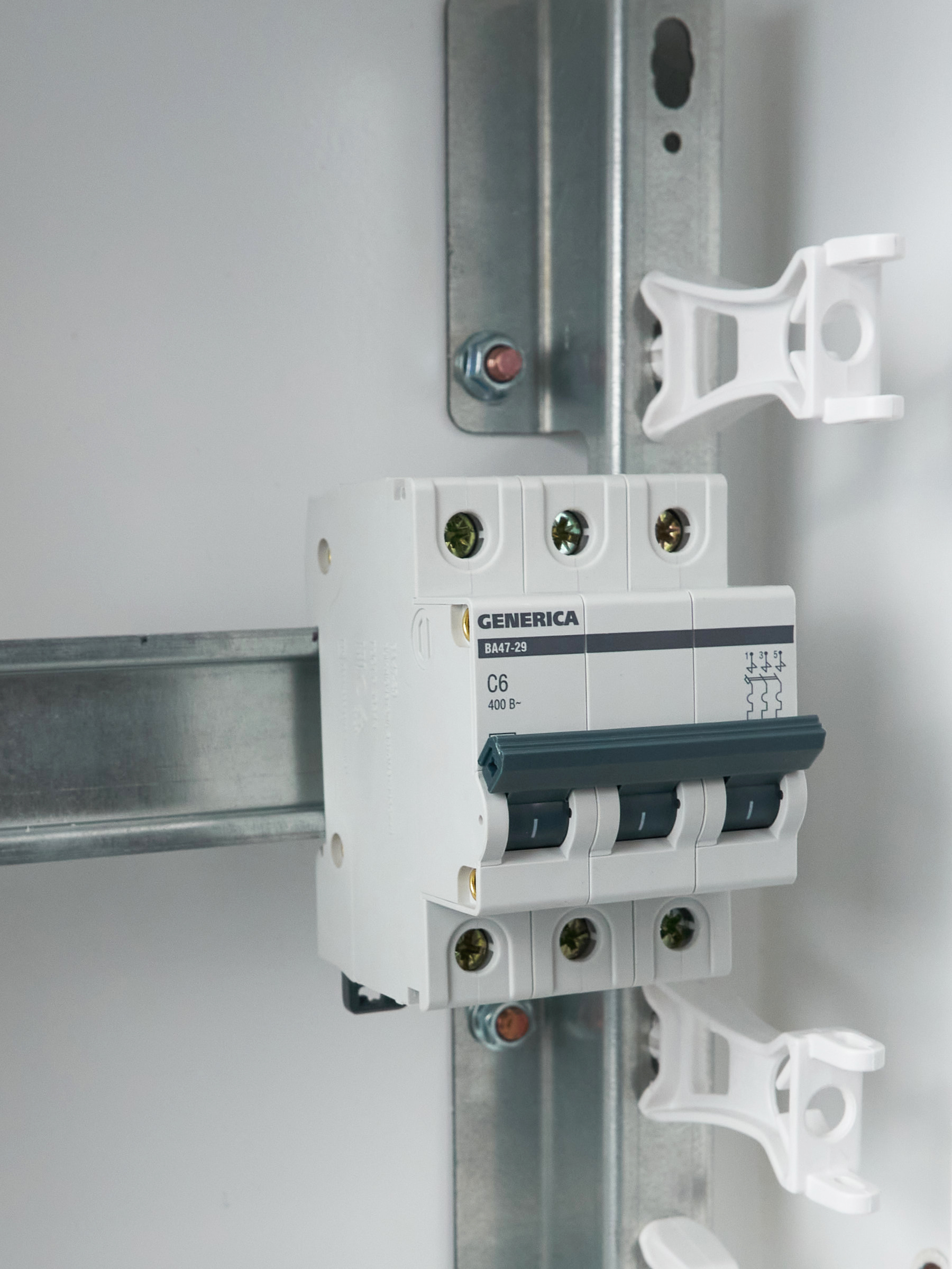 Автоматический выключатель ВА47-29 3Р 6А 4,5кА С GENERICA