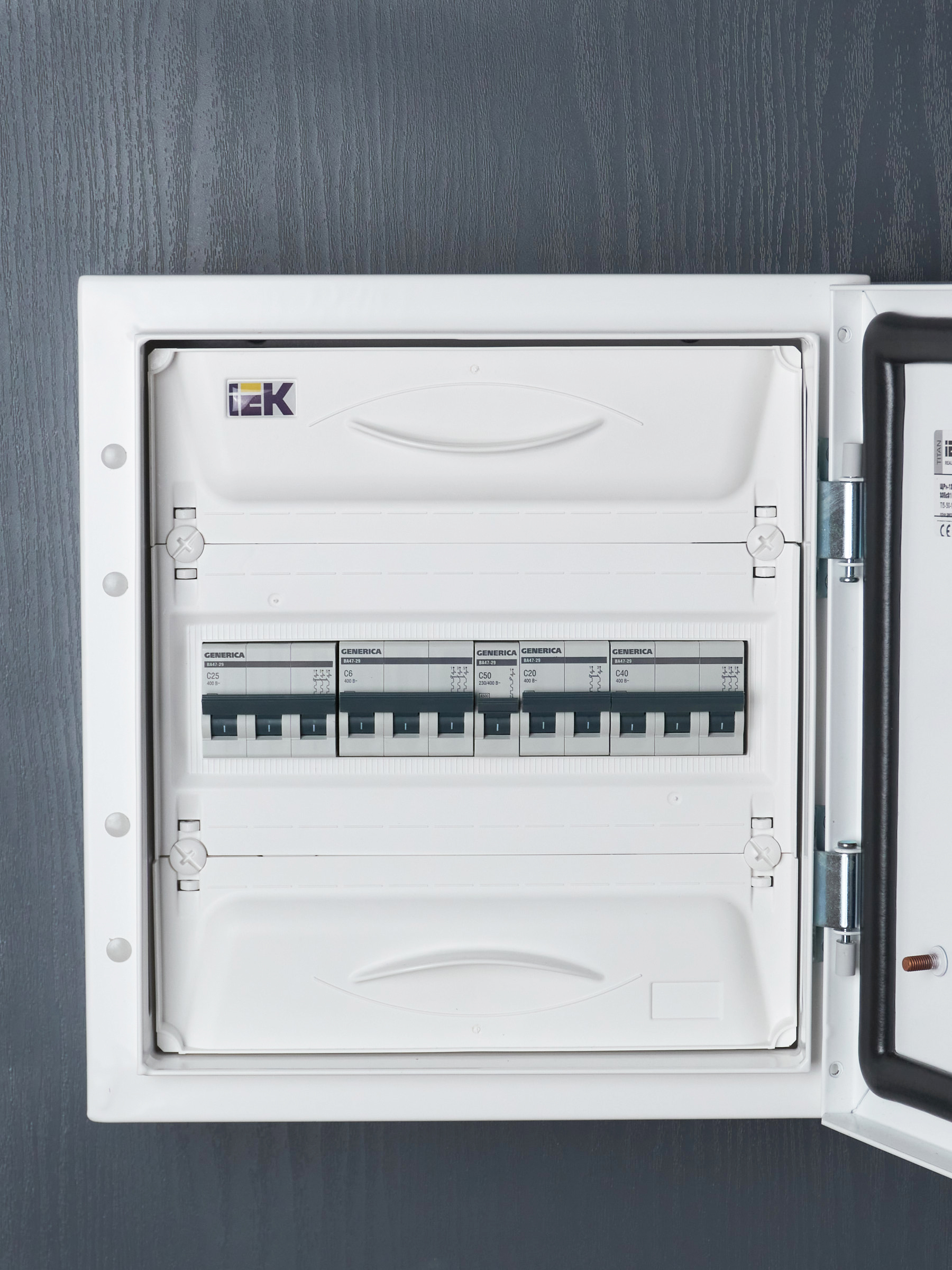 Автоматический выключатель ВА47-29 3Р 6А 4,5кА С GENERICA