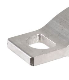 Проушина имеет форму, препятствующую быстрому износу крепежной скобы анкерного зажима.