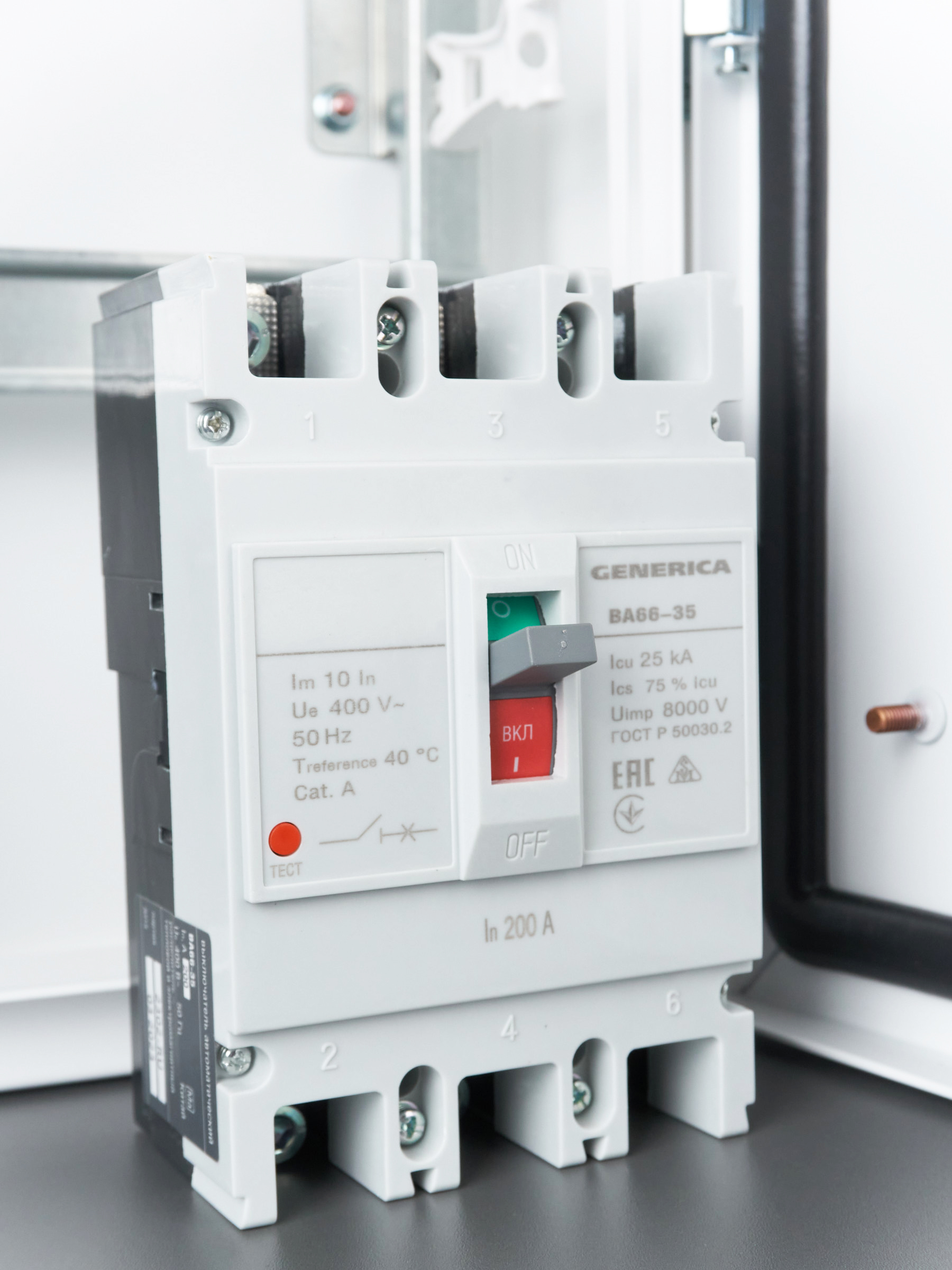 Выключатель автоматический ВА66-35 3Р 200А 25кА GENERICA