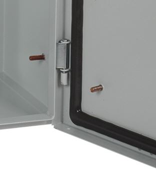 Шпильки заземпения гарантируют безопасность эксплуатации.