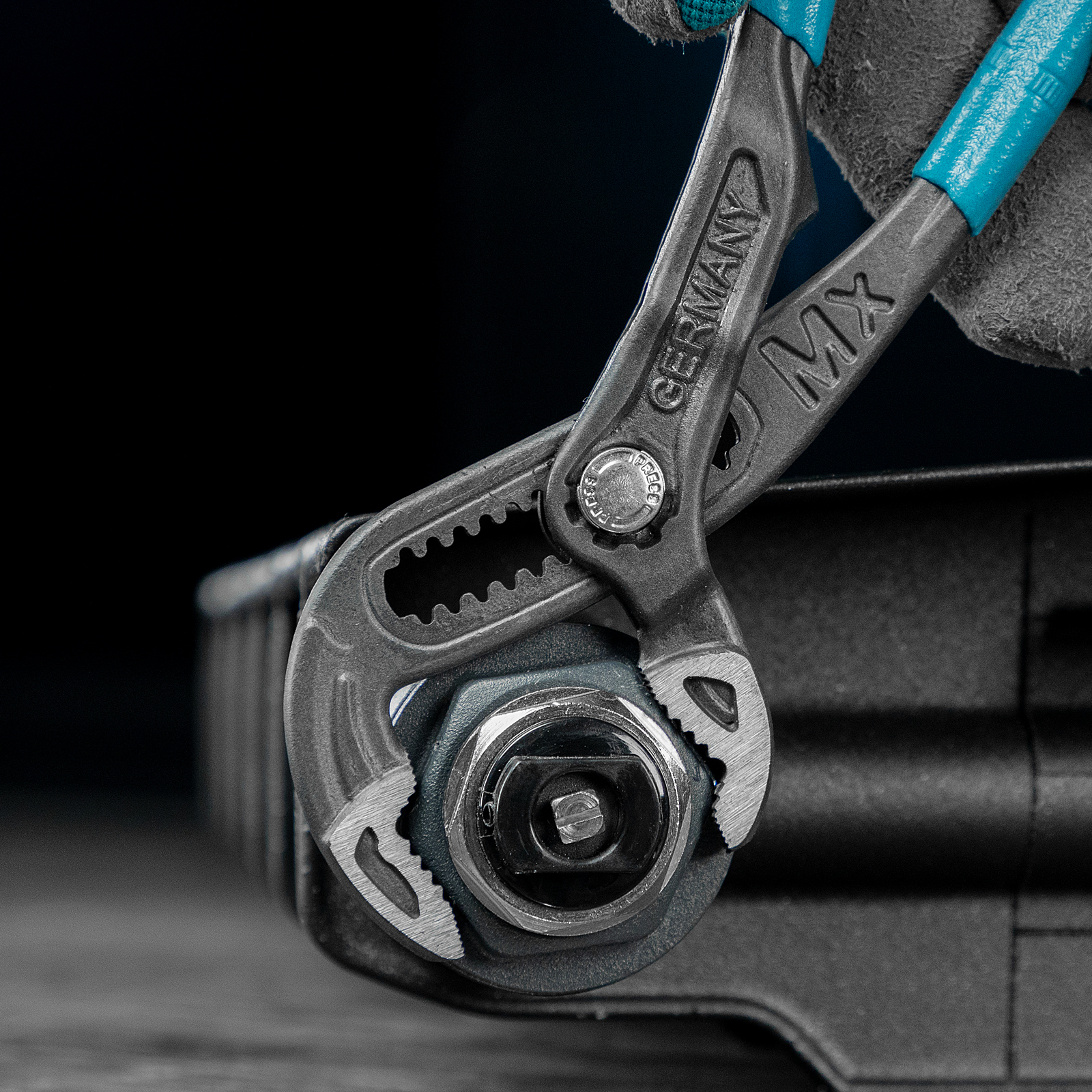 Клещи переставные, кнопочный механизм, обливные рукоятки, 180 мм Gross