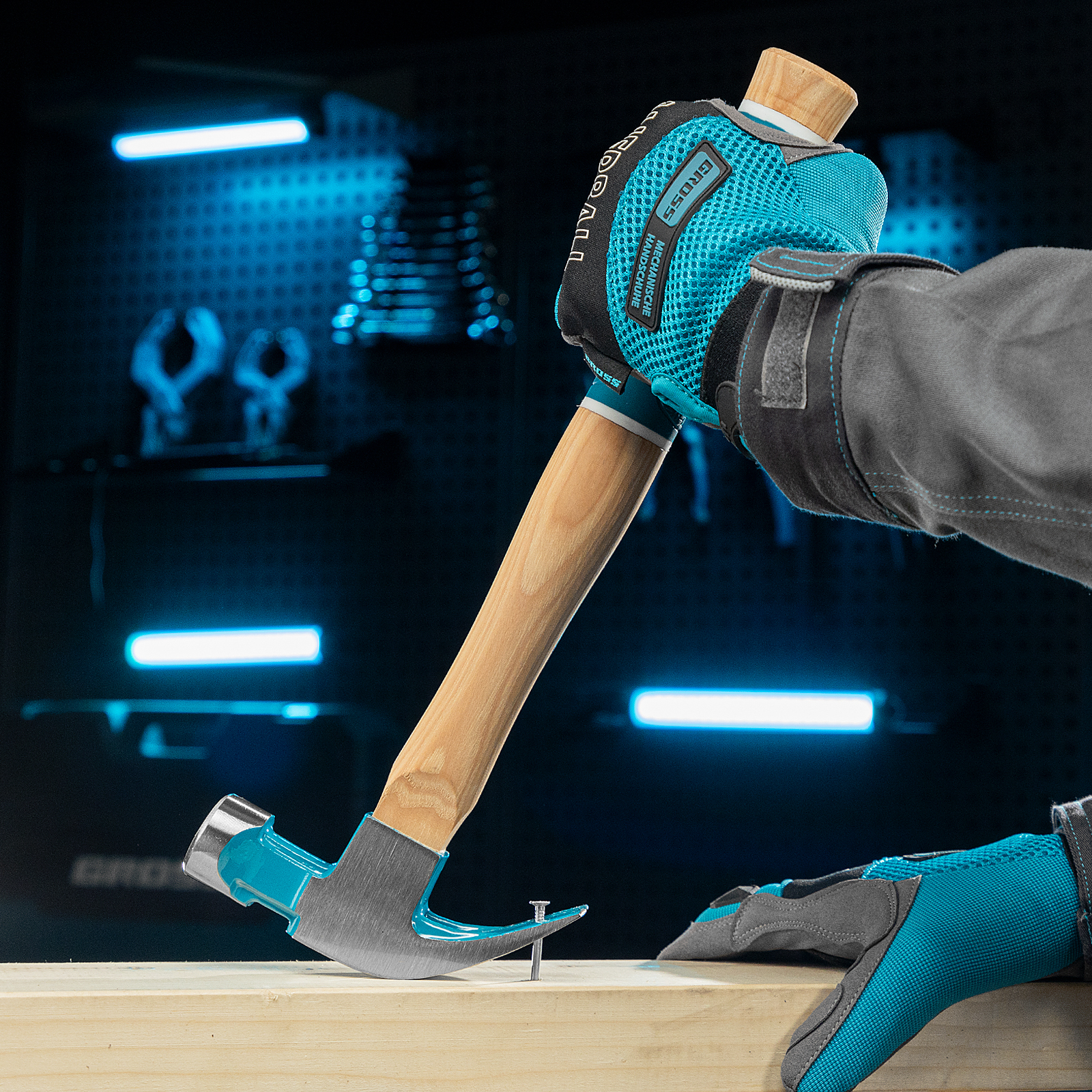 Молоток-гвоздодер, 450 г, угол 45, магнит, обрезиненная рукоятка American hickory GROSS