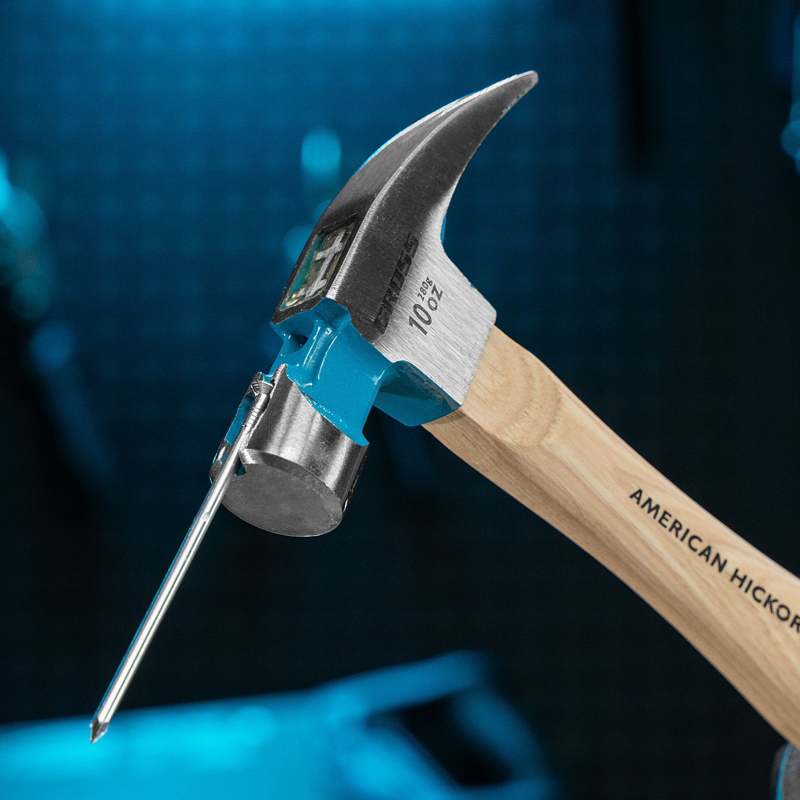 Молоток-гвоздодер, 280 г, угол 75, магнит, обрезиненная рукоятка American hickory GROSS