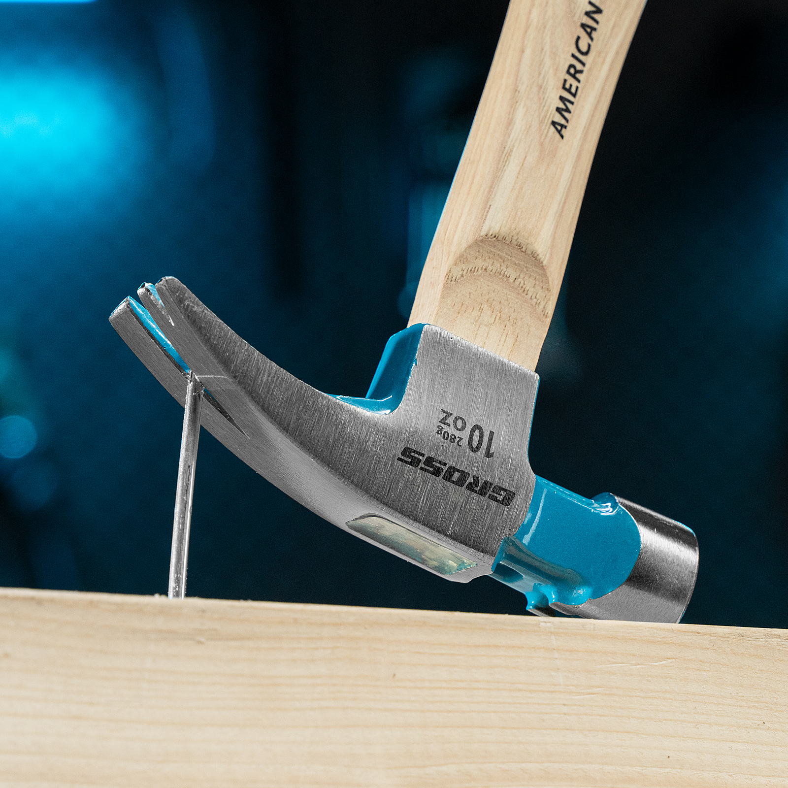 Молоток-гвоздодер, 280 г, угол 75, магнит, обрезиненная рукоятка American hickory GROSS