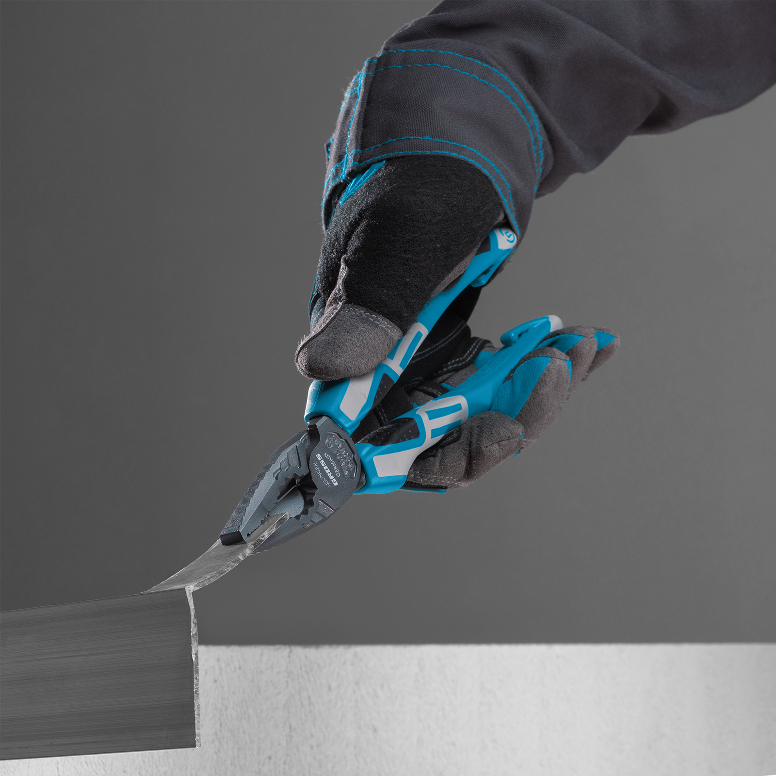 Плоскогубцы комбинированные 180 мм, трехкомпонентные рукоятки Gross