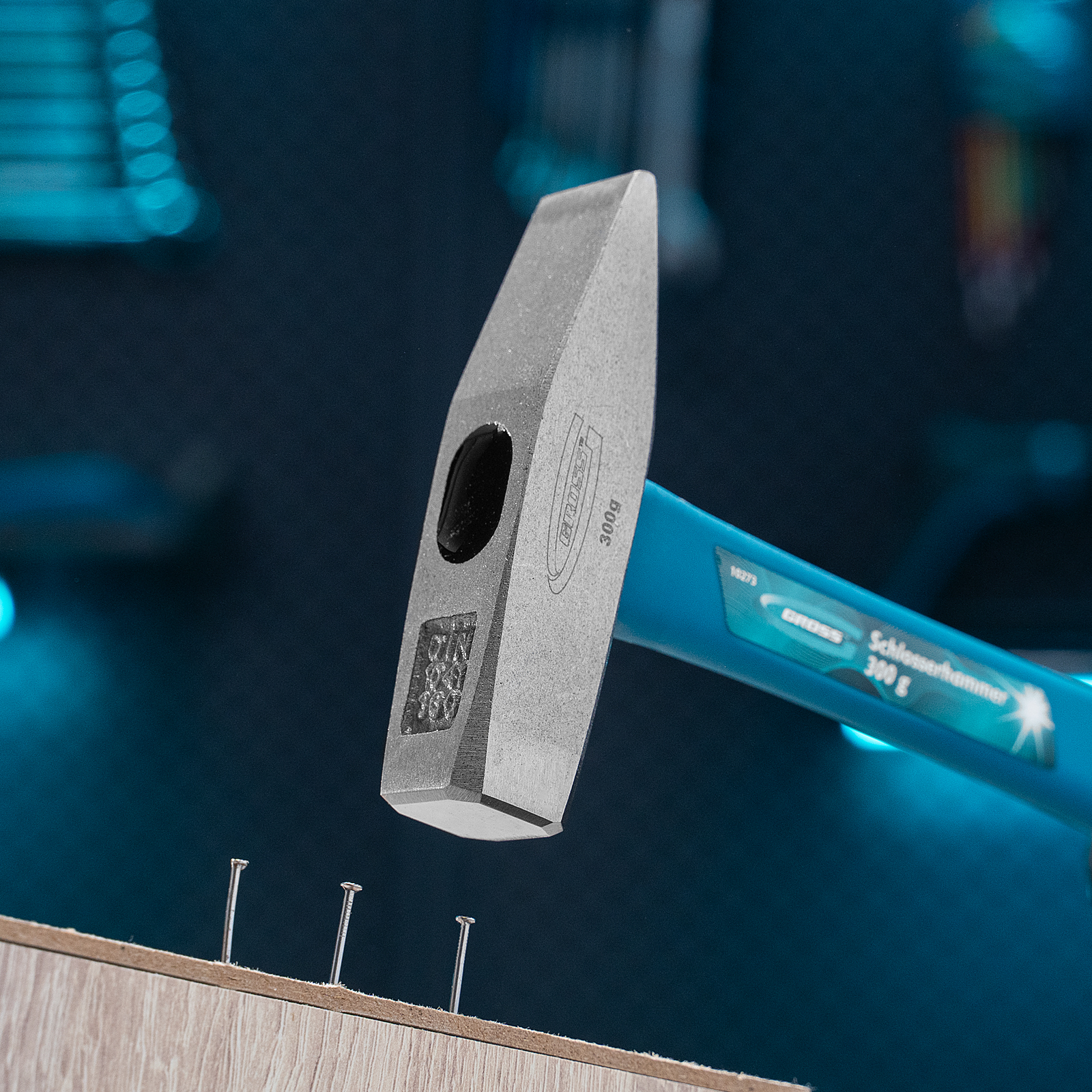 Молоток слесарный, 300 г, квадратный боек, фибергласовая обрезиненная рукоятка Gross