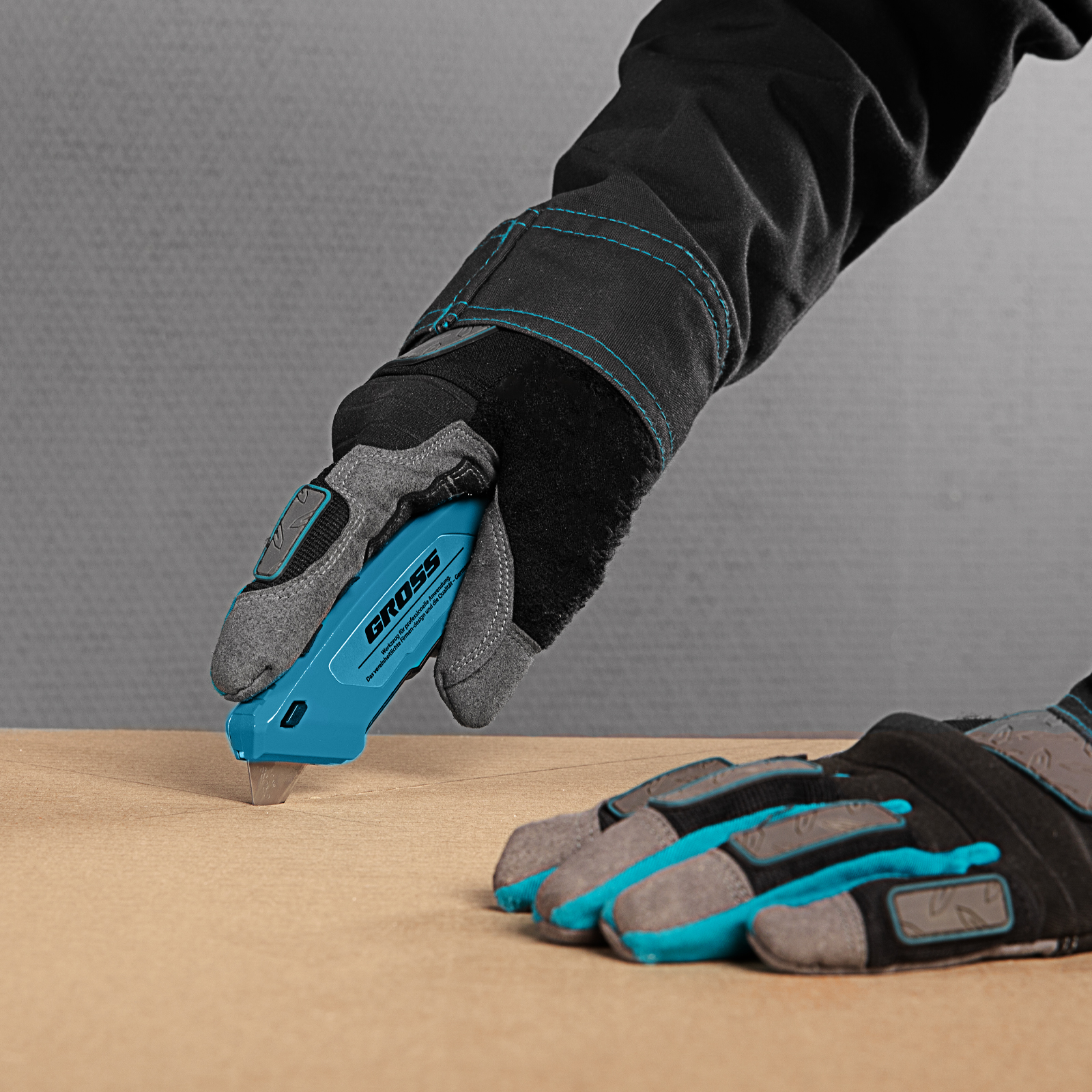 Нож, 130 мм, алюминиевый корпус, выдвижное трапециевидное лезвие 18 мм (SK-5) клипса для ремня, 4 лезвия Gross