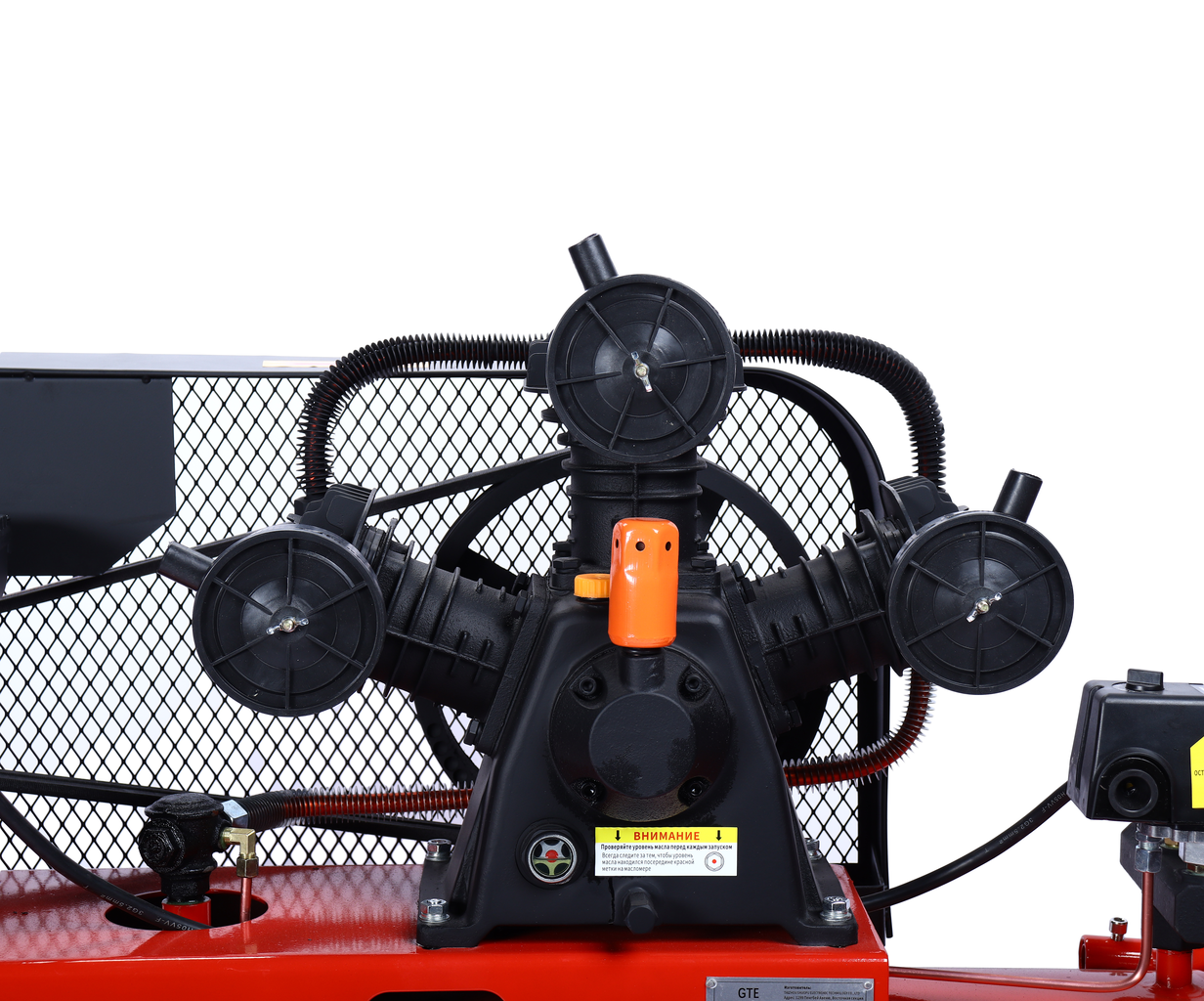 Компрессор пневматический 220В 3.0кВт 8атм. 400л/мин. ресивер-200л поршневой ременной GTE