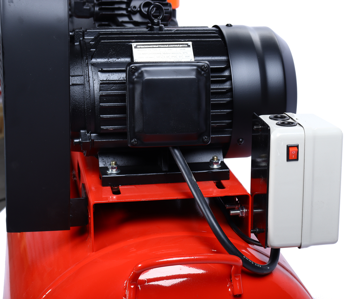 Компрессор пневматический 380В 3.0кВт 8атм. 400л/мин. ресивер-200л поршневой ременной GTE