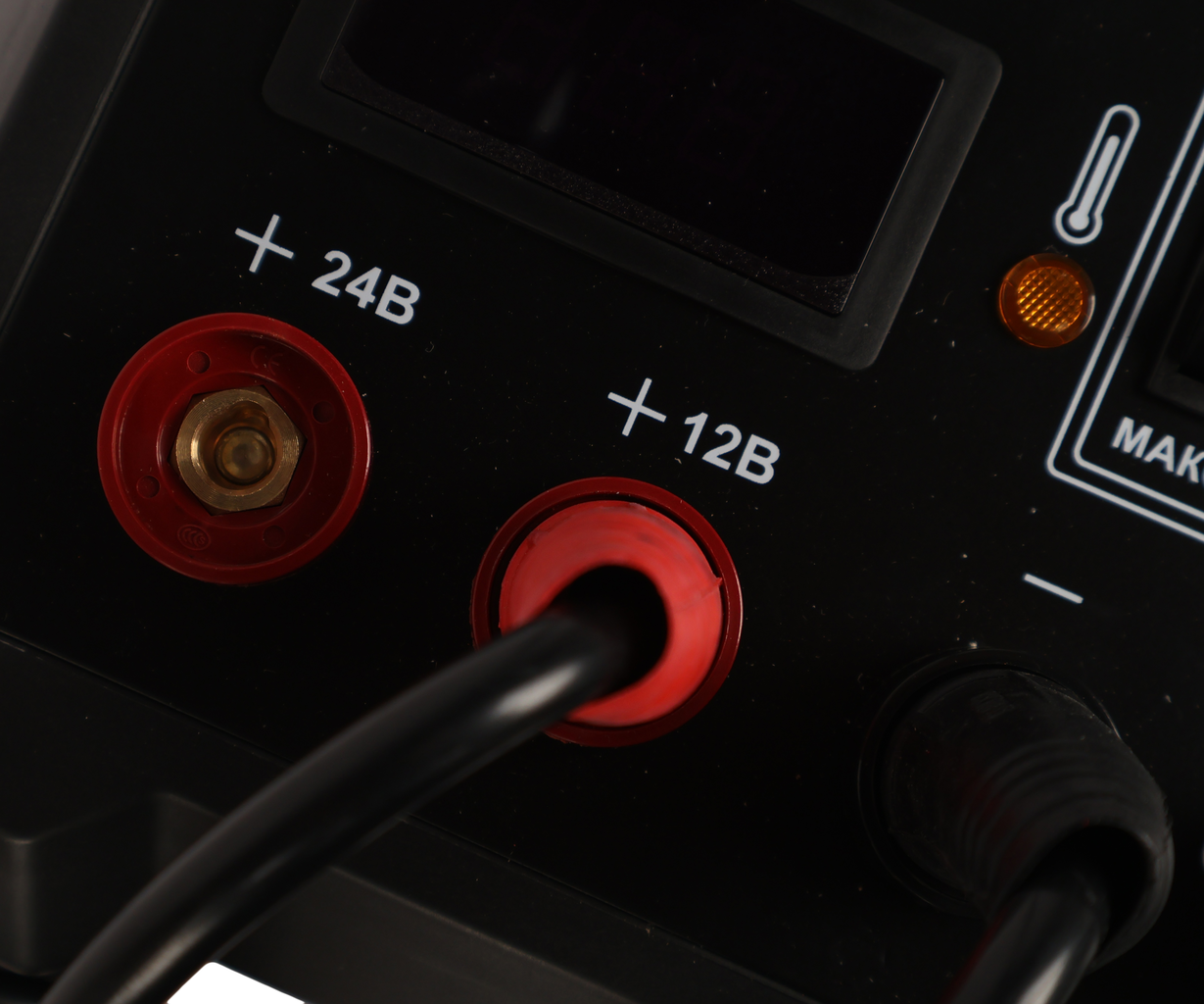 Устройство пуско-зарядное 12-24V/20-700Ач/300А передвижное GTE