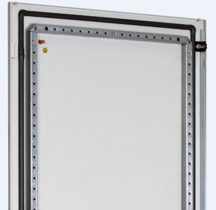 Стабилизационная рамка жесткости по периметру двери. Шаг перфорации 25 мм позволяет рационально ском