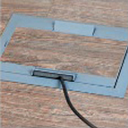 Размещение на одном уровне с полом, а так же наличие специального места под вкладку напольного покры