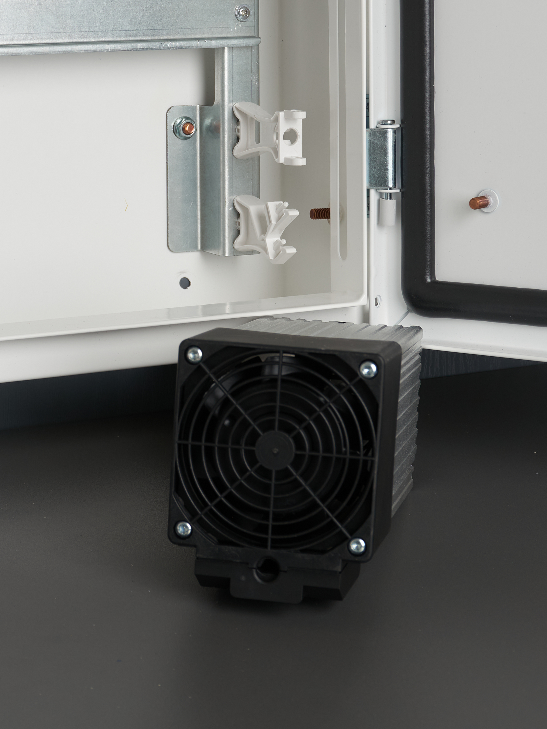 Обогреватель на DIN-рейку (встроенный вентилятор) 250Вт IP20 IEK