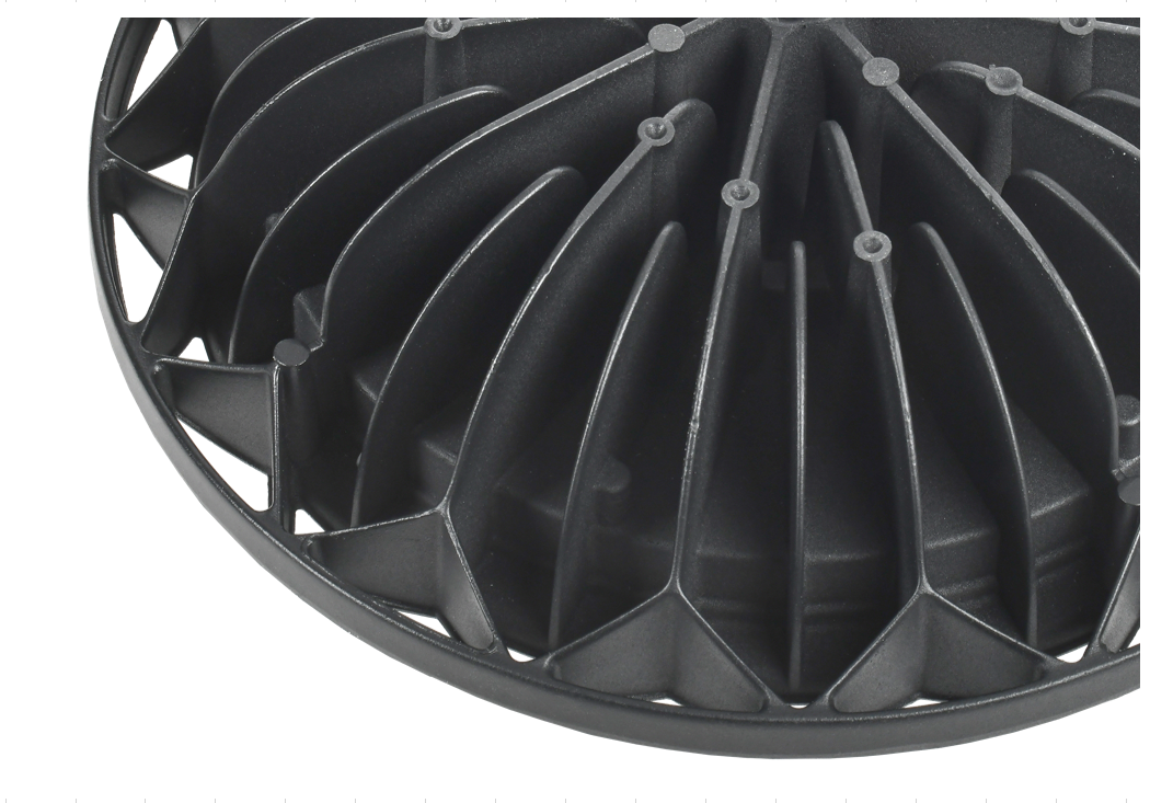 Ребра на корпусе для лучшего отвода тепла.