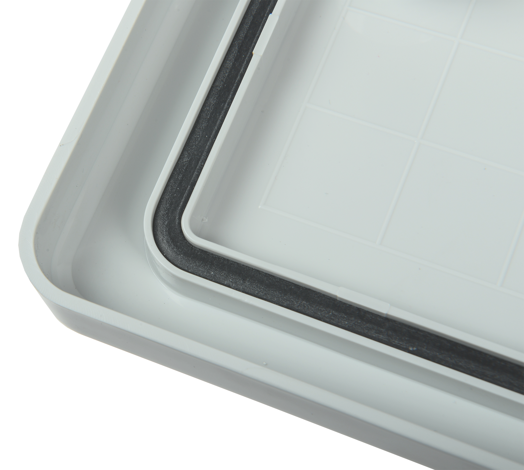 Бесшовный уплотнитель по всему периметру дверцы, нанесенный по технологии «Gasketing»