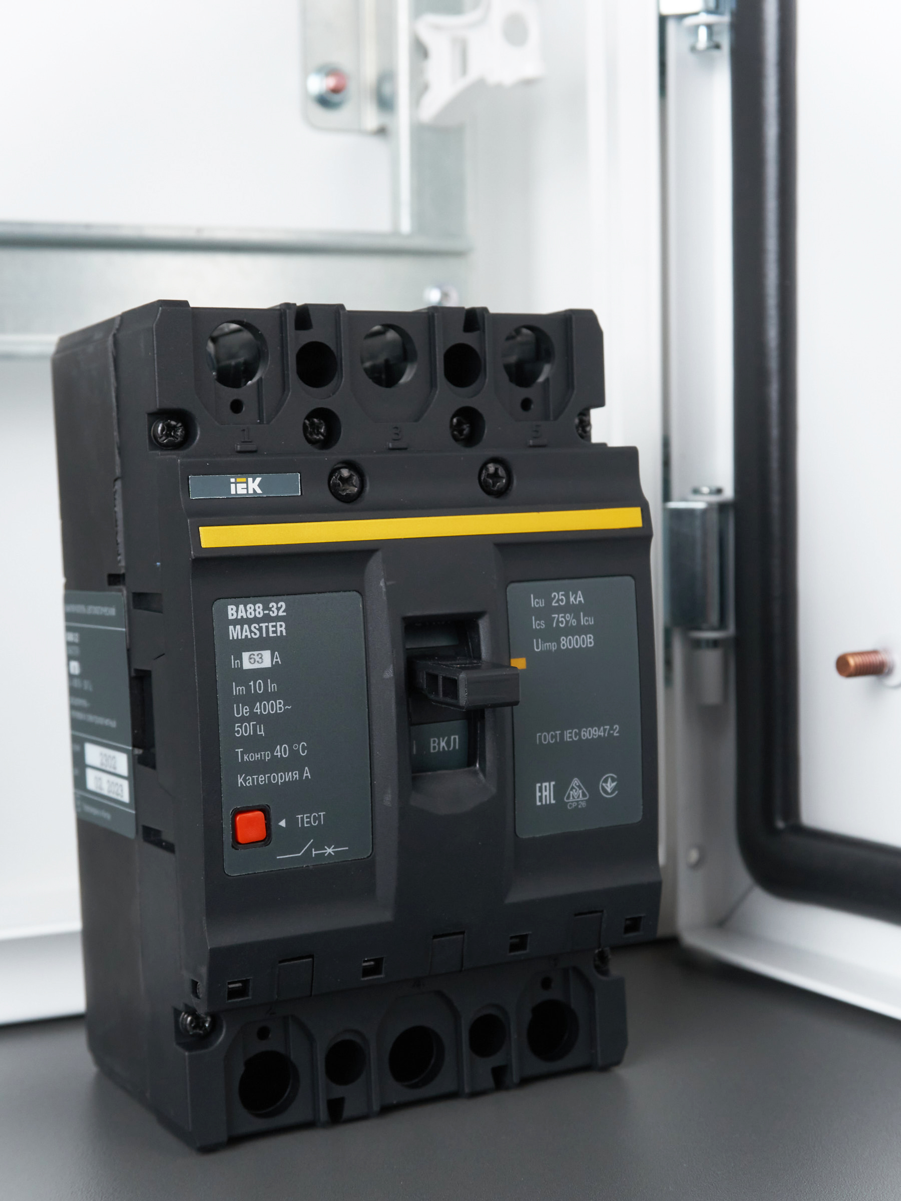 Выключатель автоматический ВА88-32 3Р 63А 25кА MASTER IEK