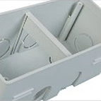 В комплект лючка серии mini B входит распорка, которая применяется при установке корпуса в стену и и