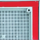 Эффективное предотвращение попадания воды и пыли внутри шкафа за счет самоклеящегося уплотнителя и ф