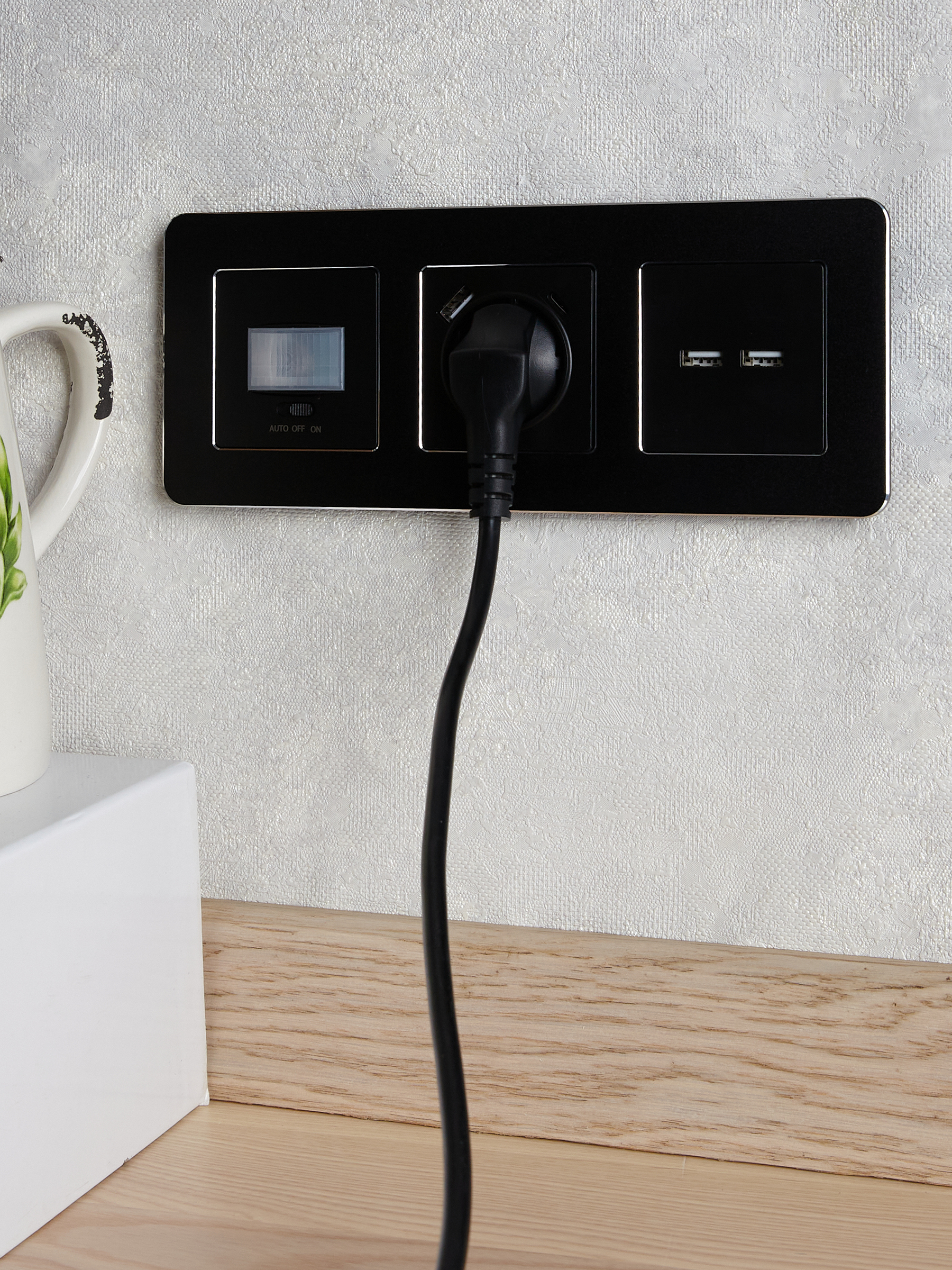 BRITE Датчик движения ДС10-1-БрЧ черный IEK