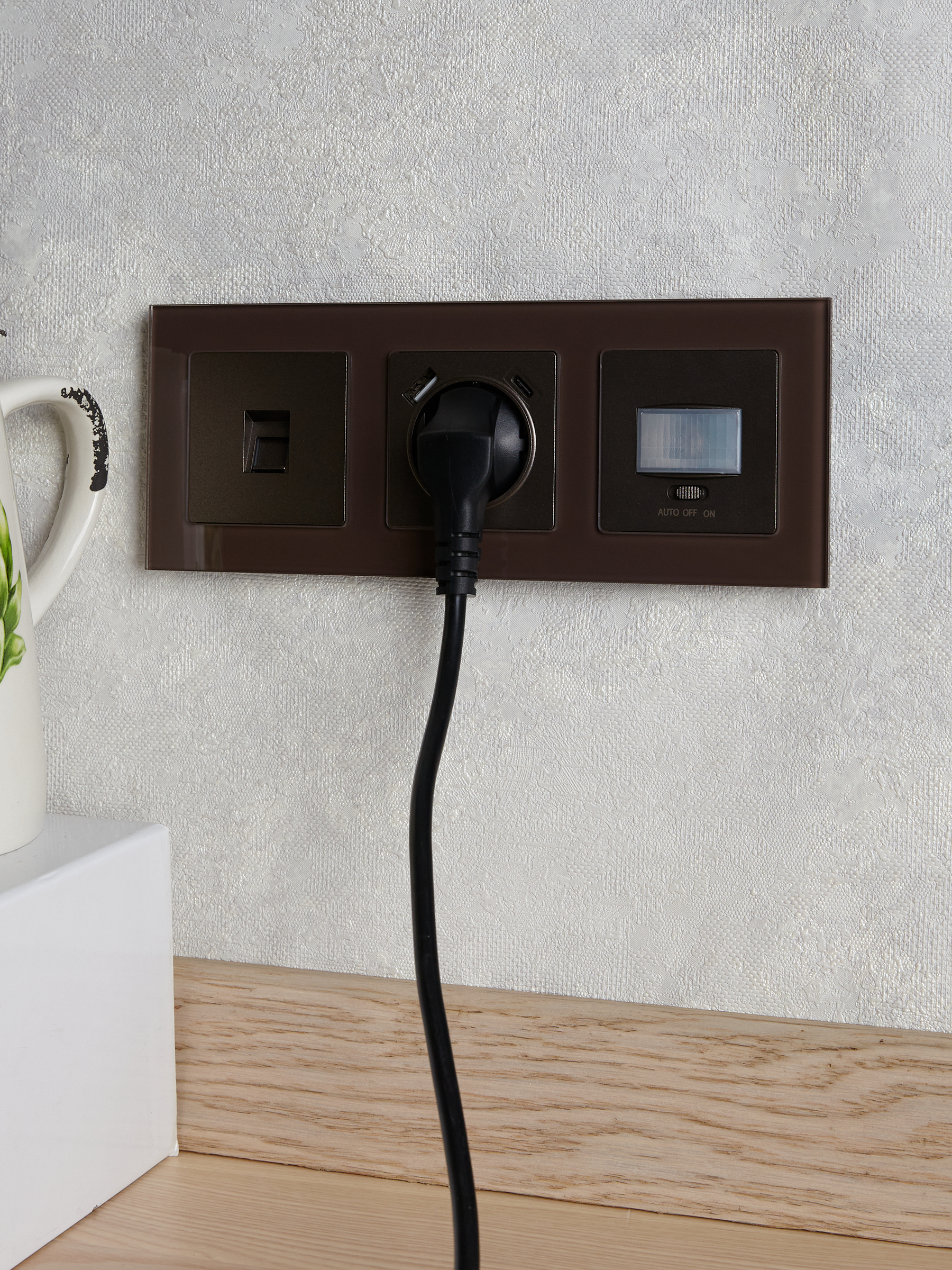 BRITE Датчик движения ДС10-1-БрТБ темная бронза IEK