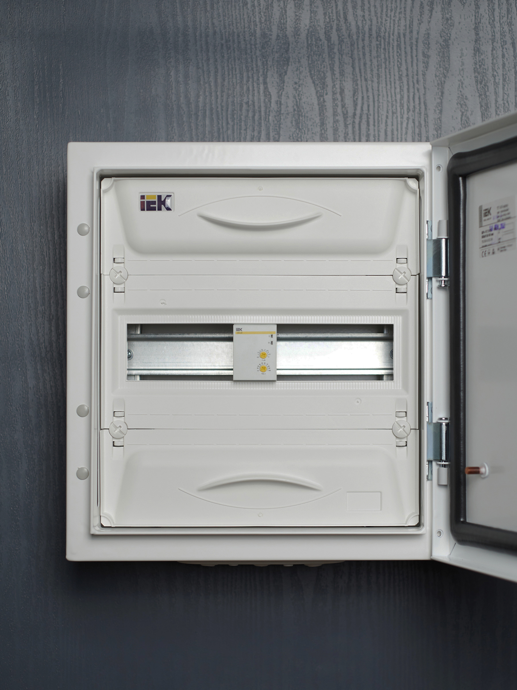 Ограничитель мощности ОМ-2P 16А 230В IEK