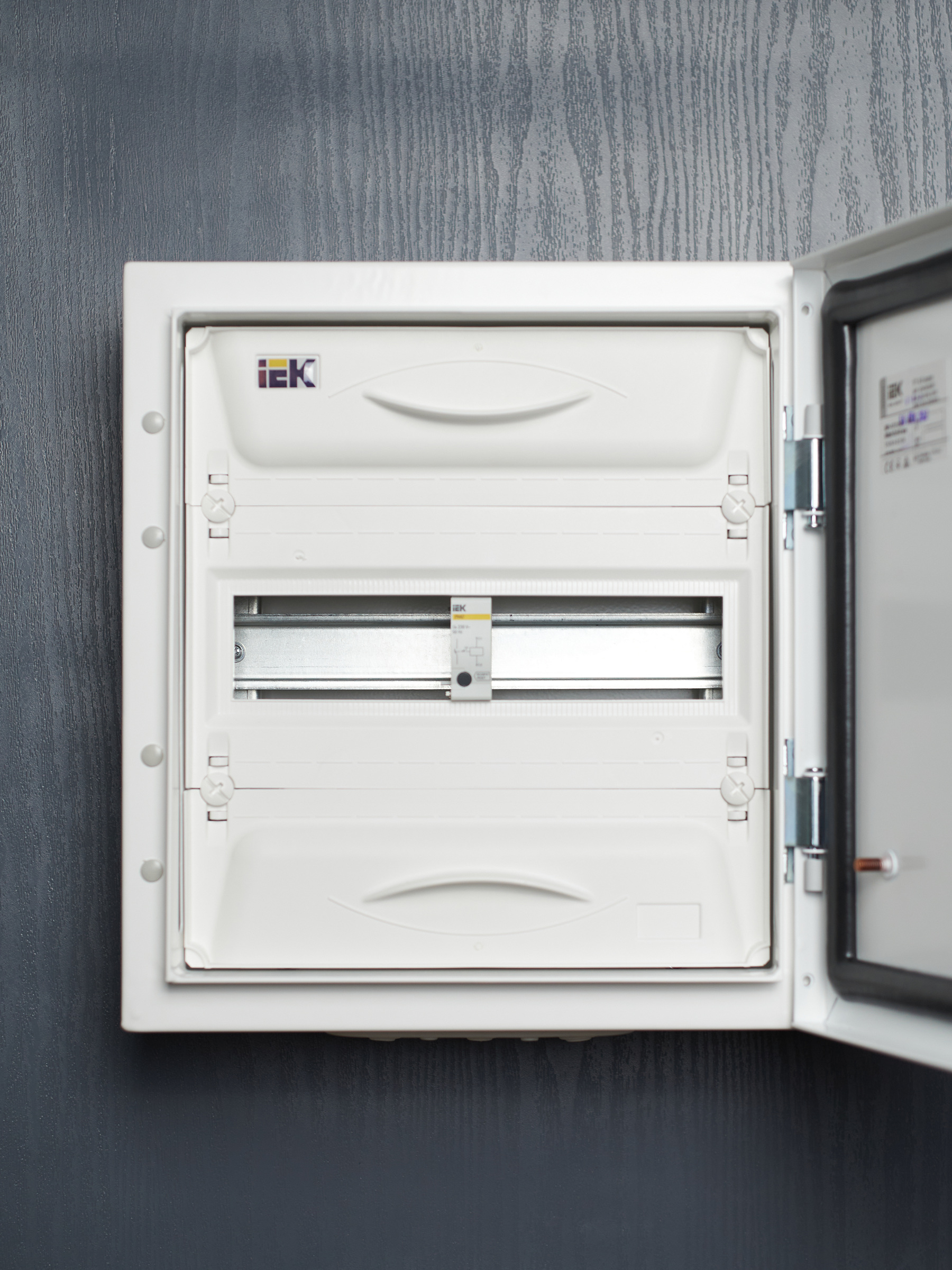 Расцепитель независимый РН47 новая серия на DIN-рейку IEK