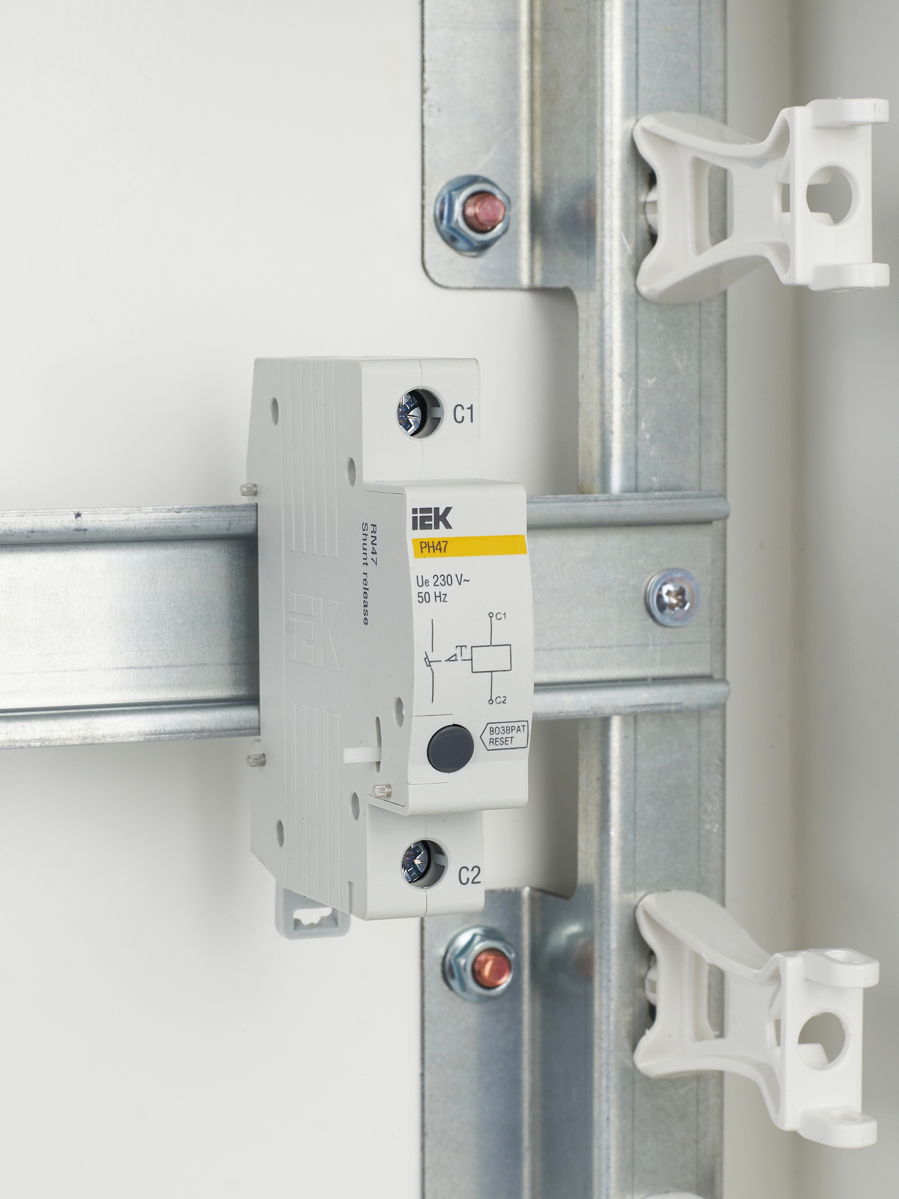 Расцепитель независимый РН47 новая серия на DIN-рейку IEK