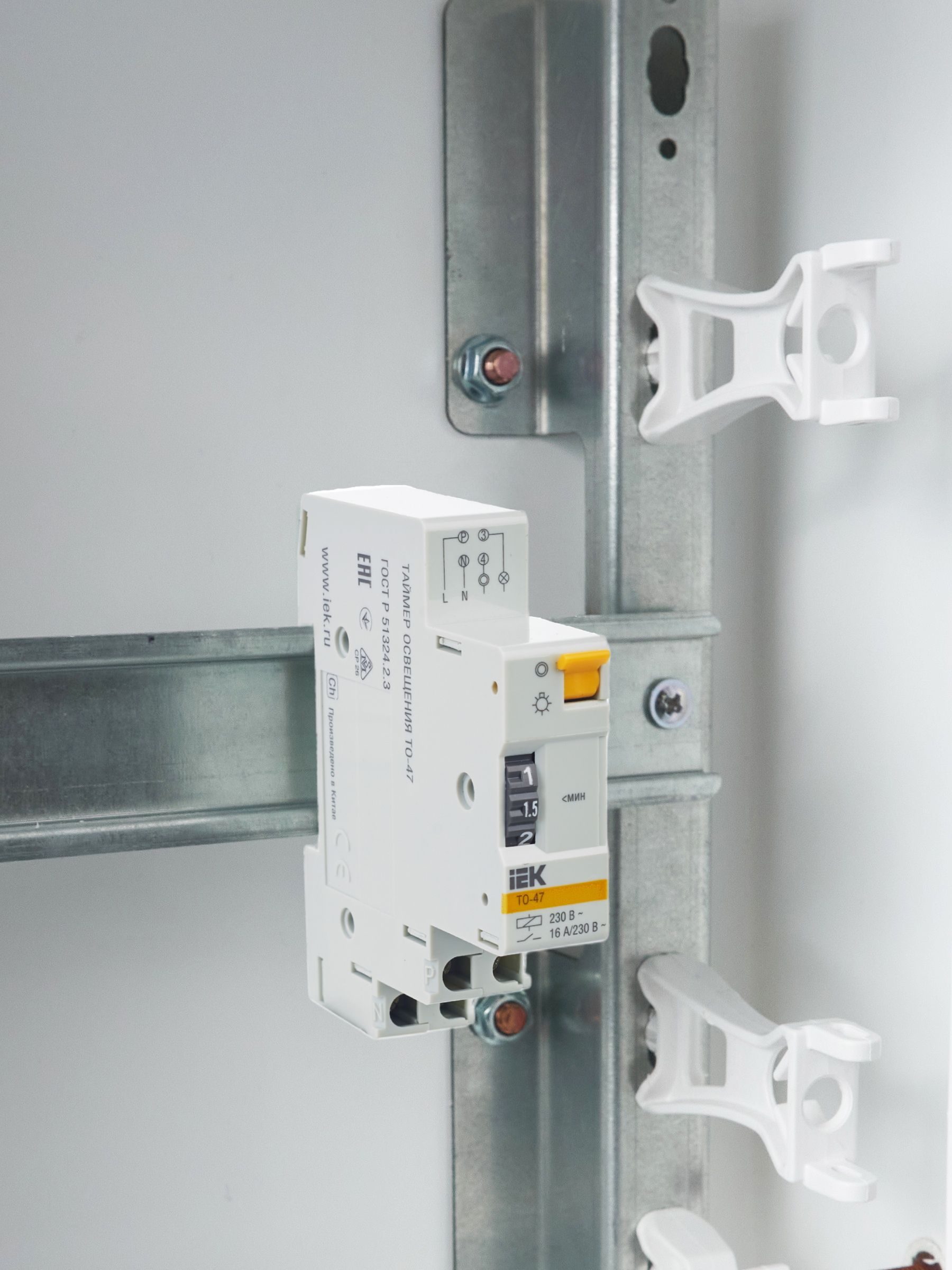 Таймер ТО47 освещения 16А 230В на DIN-рейку IEK