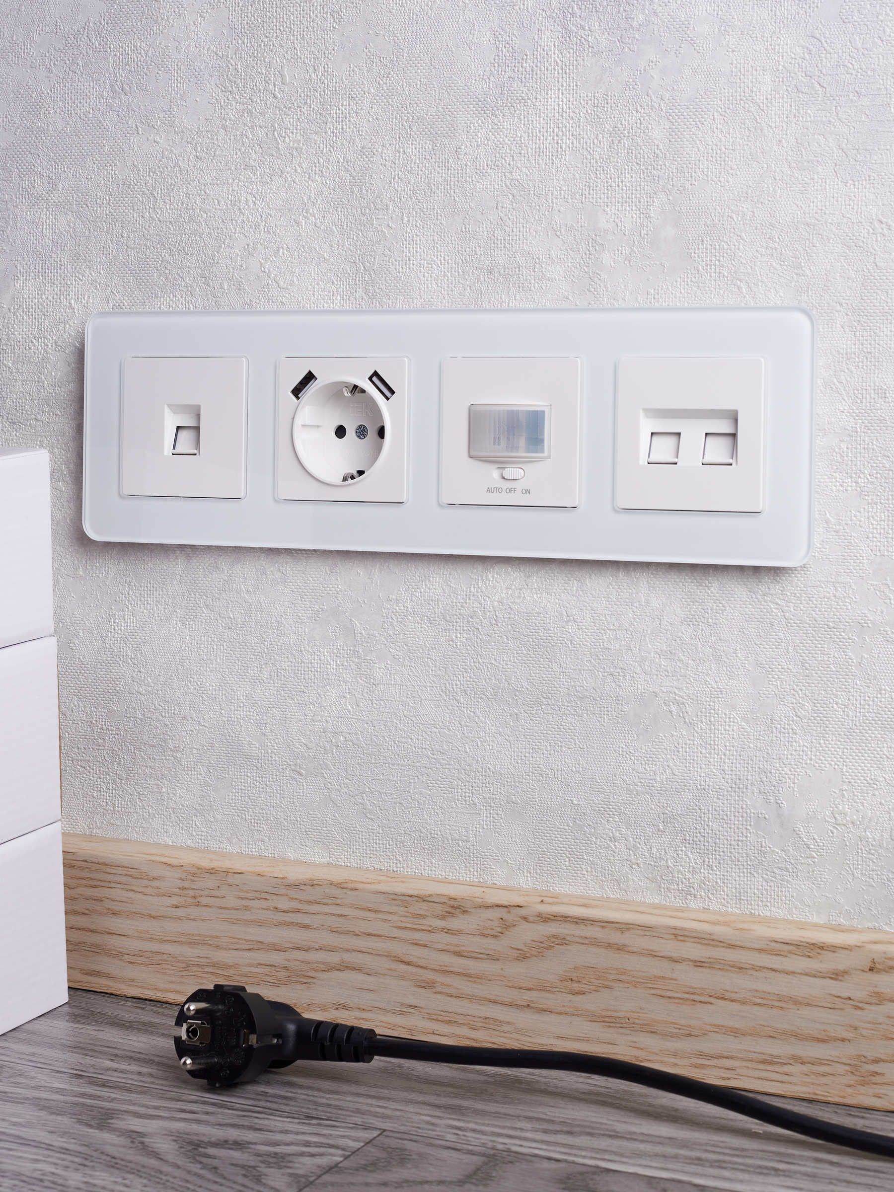 BRITE Датчик движения ДС10-1-БрБ белый IEK